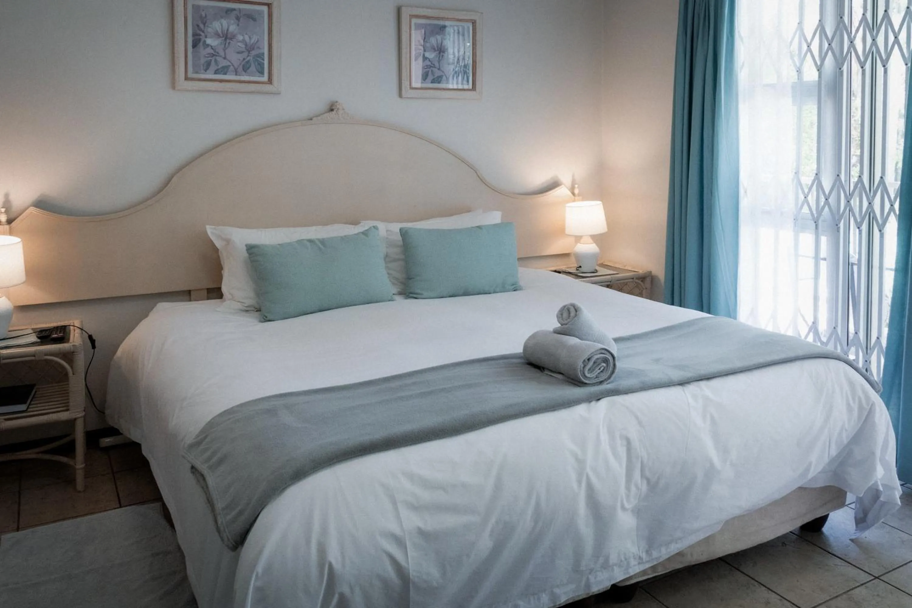 Double or Twin Room with Pool View - single occupancy in Park Living Guesthouse