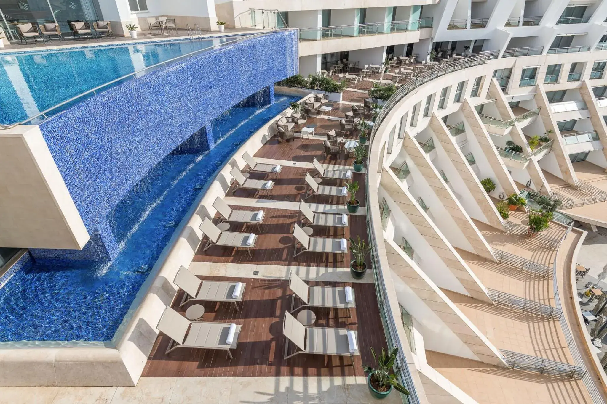 Property building in Sesimbra Oceanfront Hotel - Preferred Hotels and Resorts Property building in Sesimbra Oceanfront Hotel - Preferred Hotels and Resorts