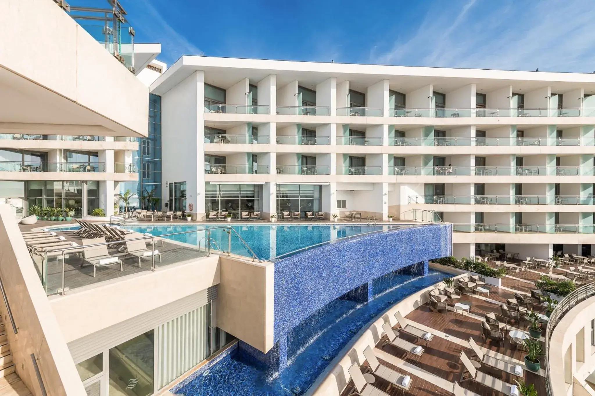 Property building in Sesimbra Oceanfront Hotel - Preferred Hotels and Resorts Property building in Sesimbra Oceanfront Hotel - Preferred Hotels and Resorts