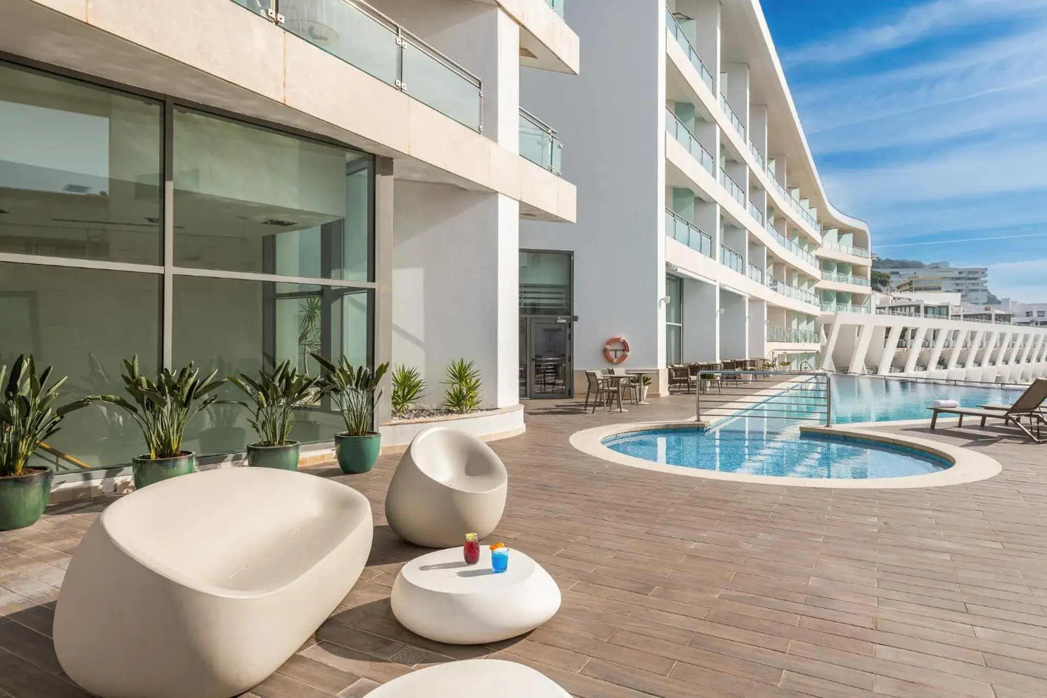 Swimming pool in Sesimbra Oceanfront Hotel - Preferred Hotels and Resorts Swimming pool in Sesimbra Oceanfront Hotel - Preferred Hotels and Resorts