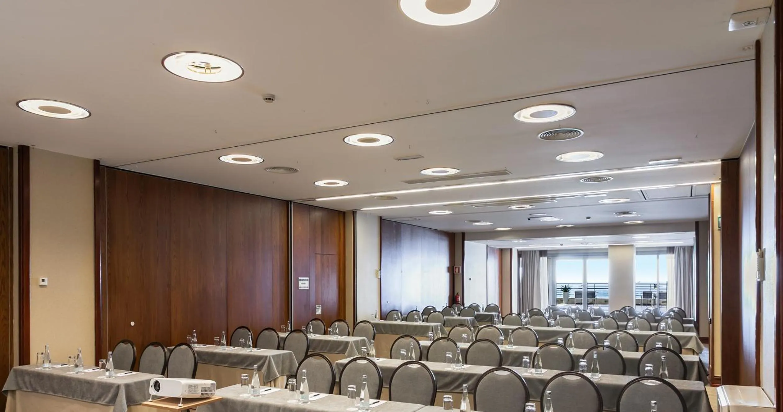 Meeting/conference room in Sesimbra Oceanfront Hotel - Preferred Hotels and Resorts