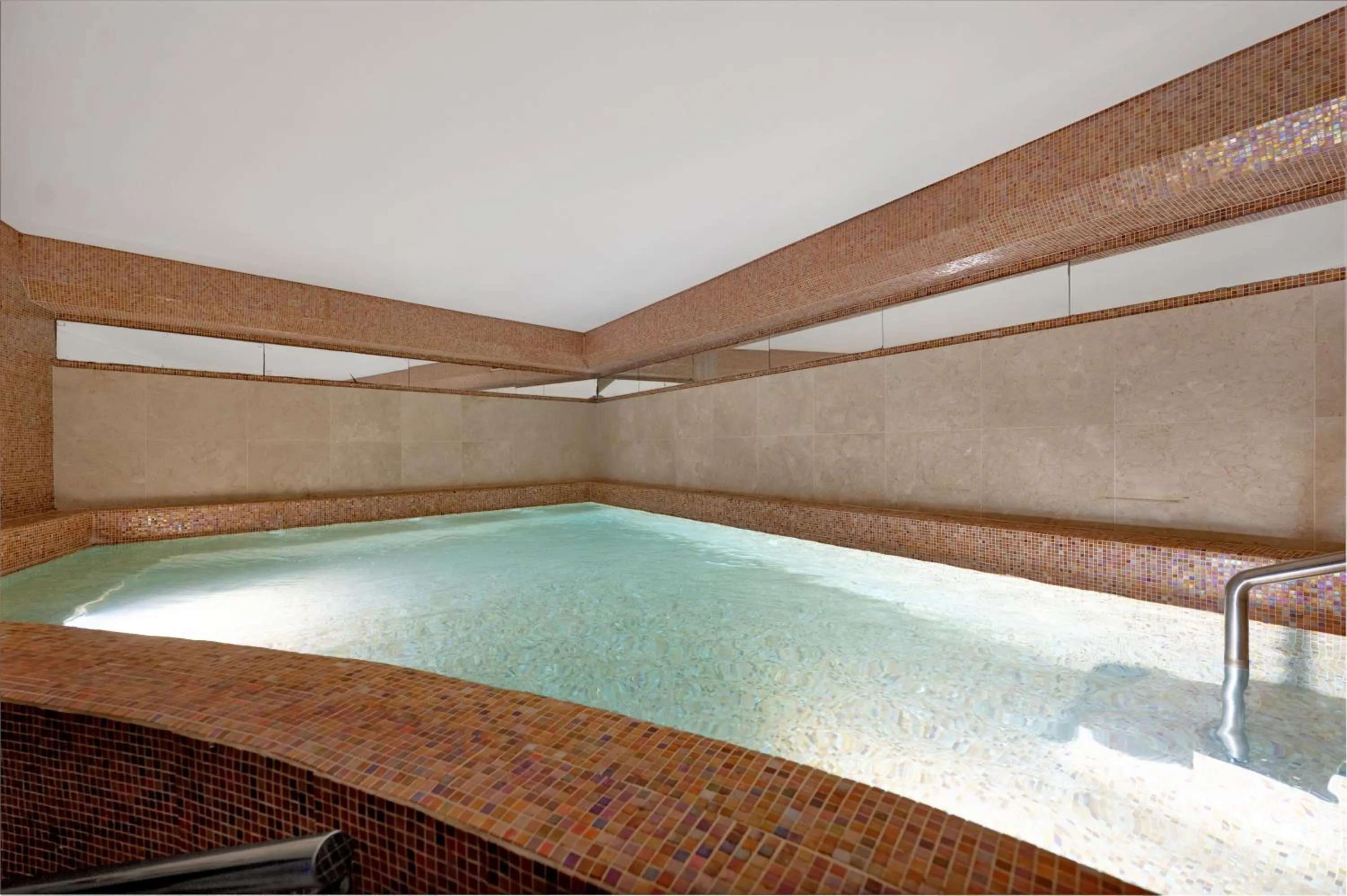 Hot Tub in Sesimbra Oceanfront Hotel - Preferred Hotels and Resorts