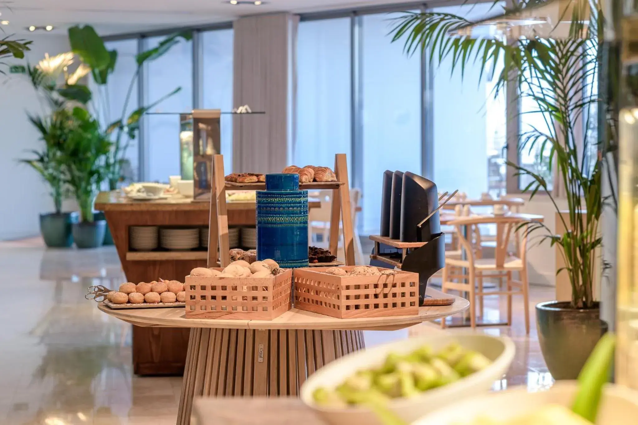 Restaurant/places to eat in Sesimbra Oceanfront Hotel - Preferred Hotels and Resorts Restaurant/places to eat in Sesimbra Oceanfront Hotel - Preferred Hotels and Resorts