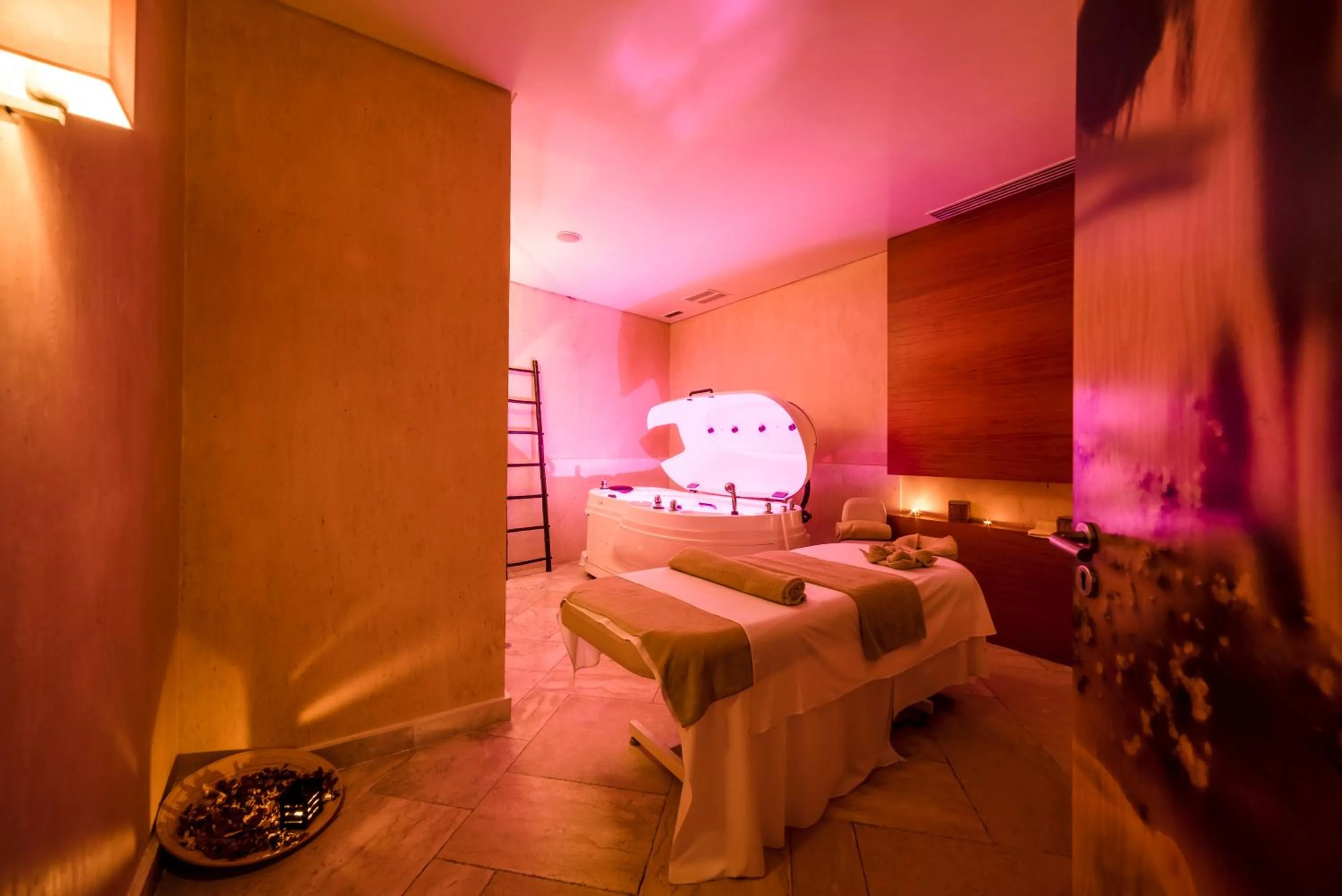 People in Sesimbra Oceanfront Hotel - Preferred Hotels and Resorts