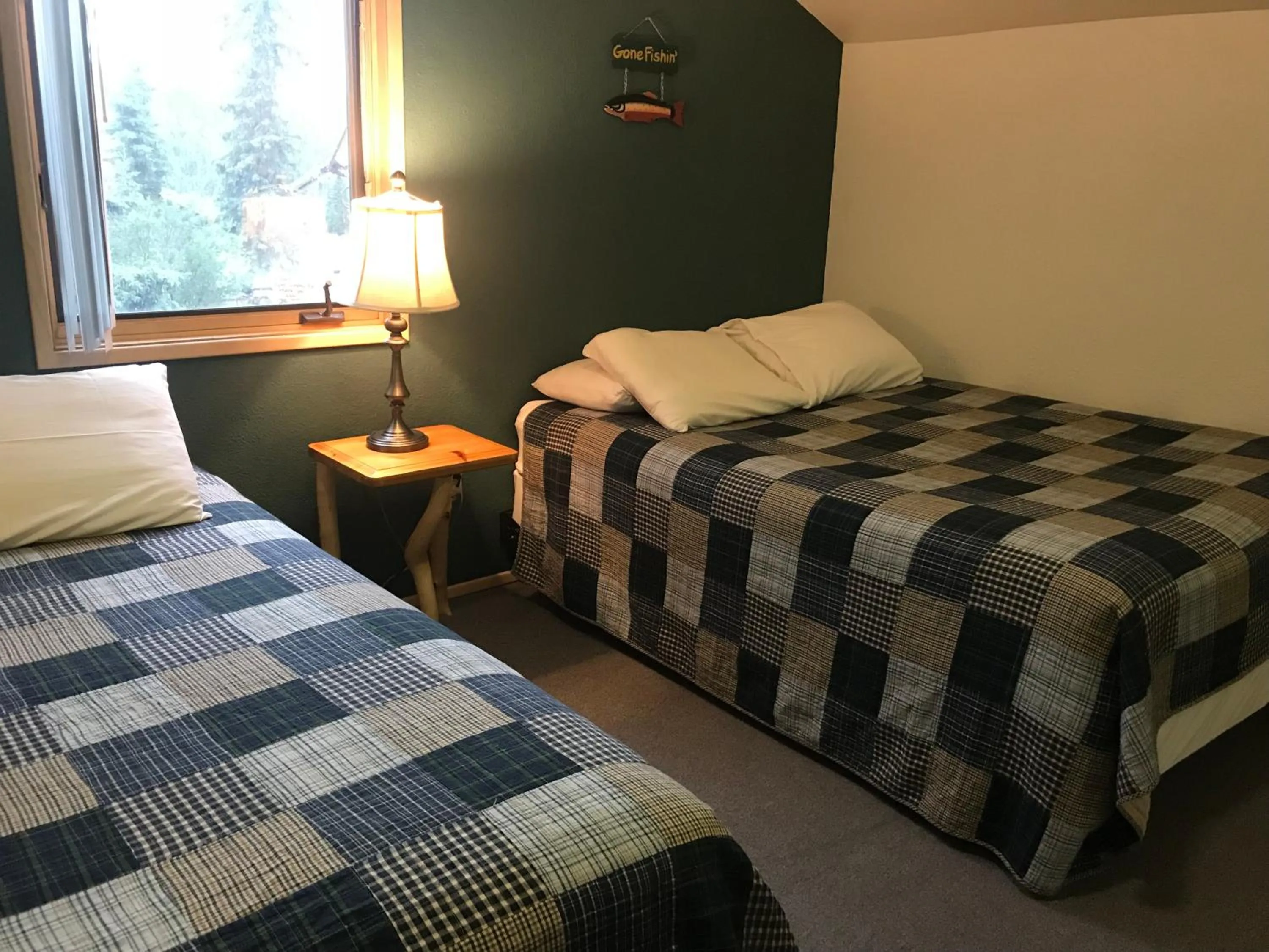Bed in Lake Louise Lodge, Alaska