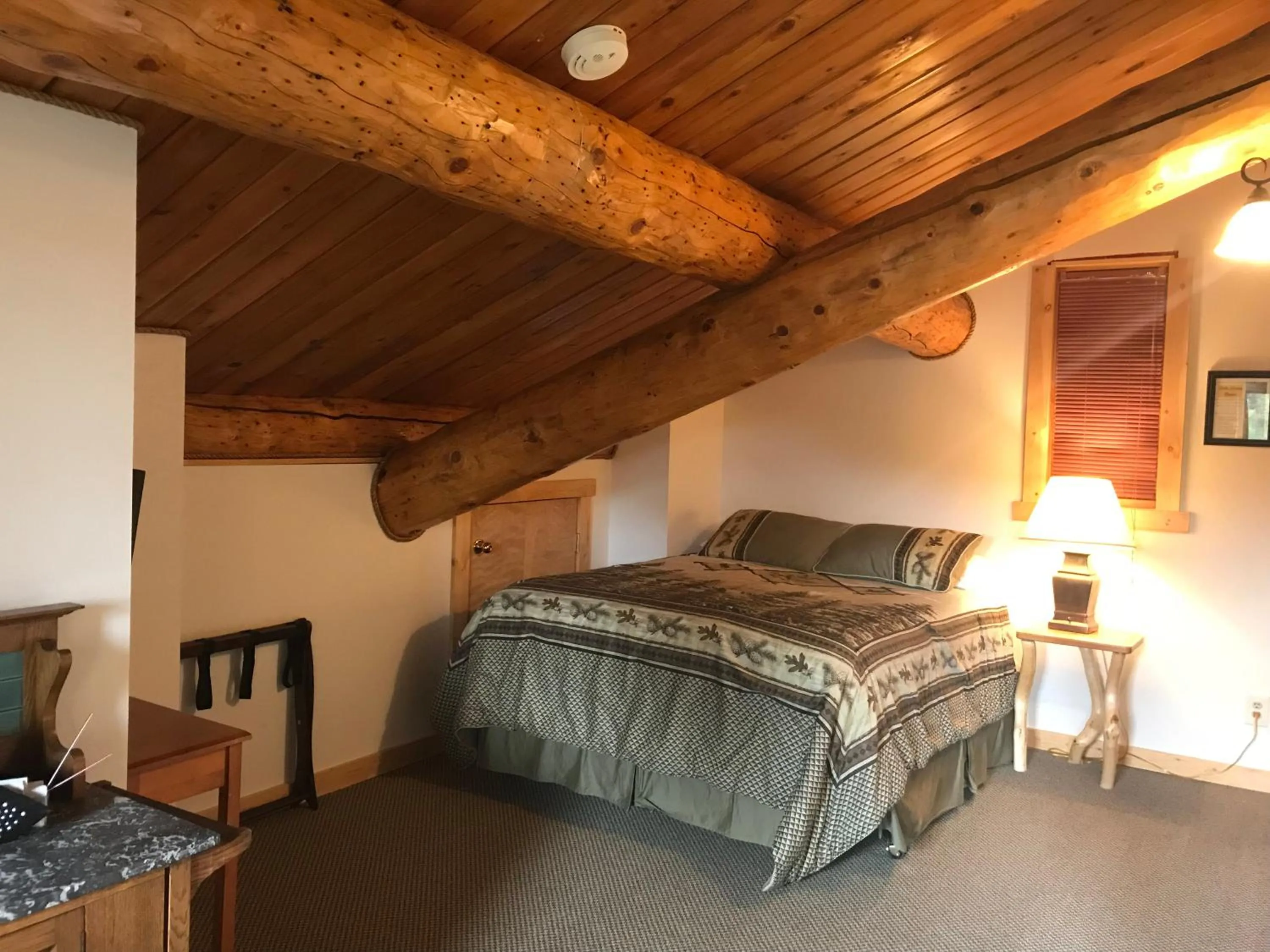 Bed in Lake Louise Lodge, Alaska