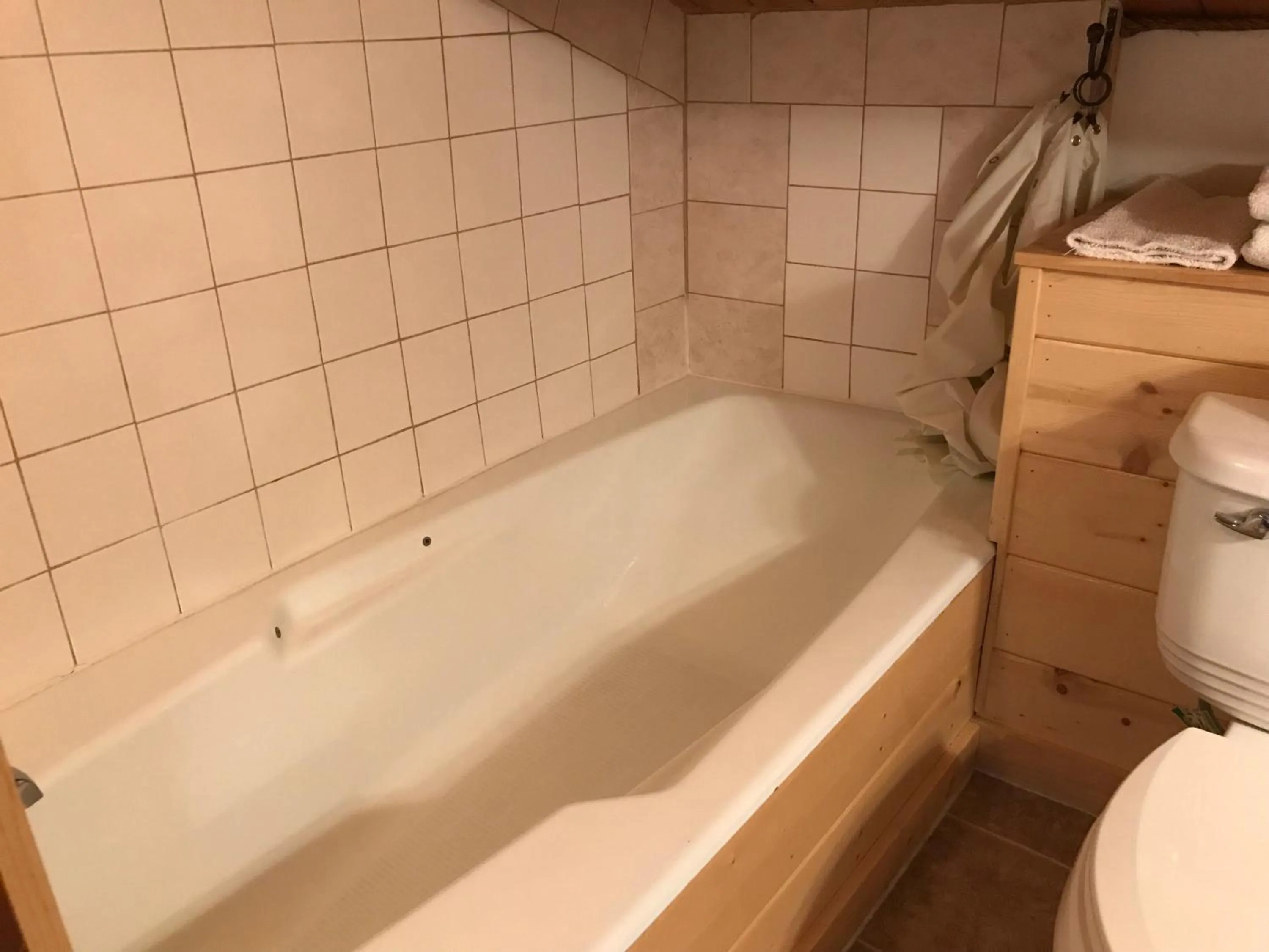 Lake Louise Lodge, Alaska