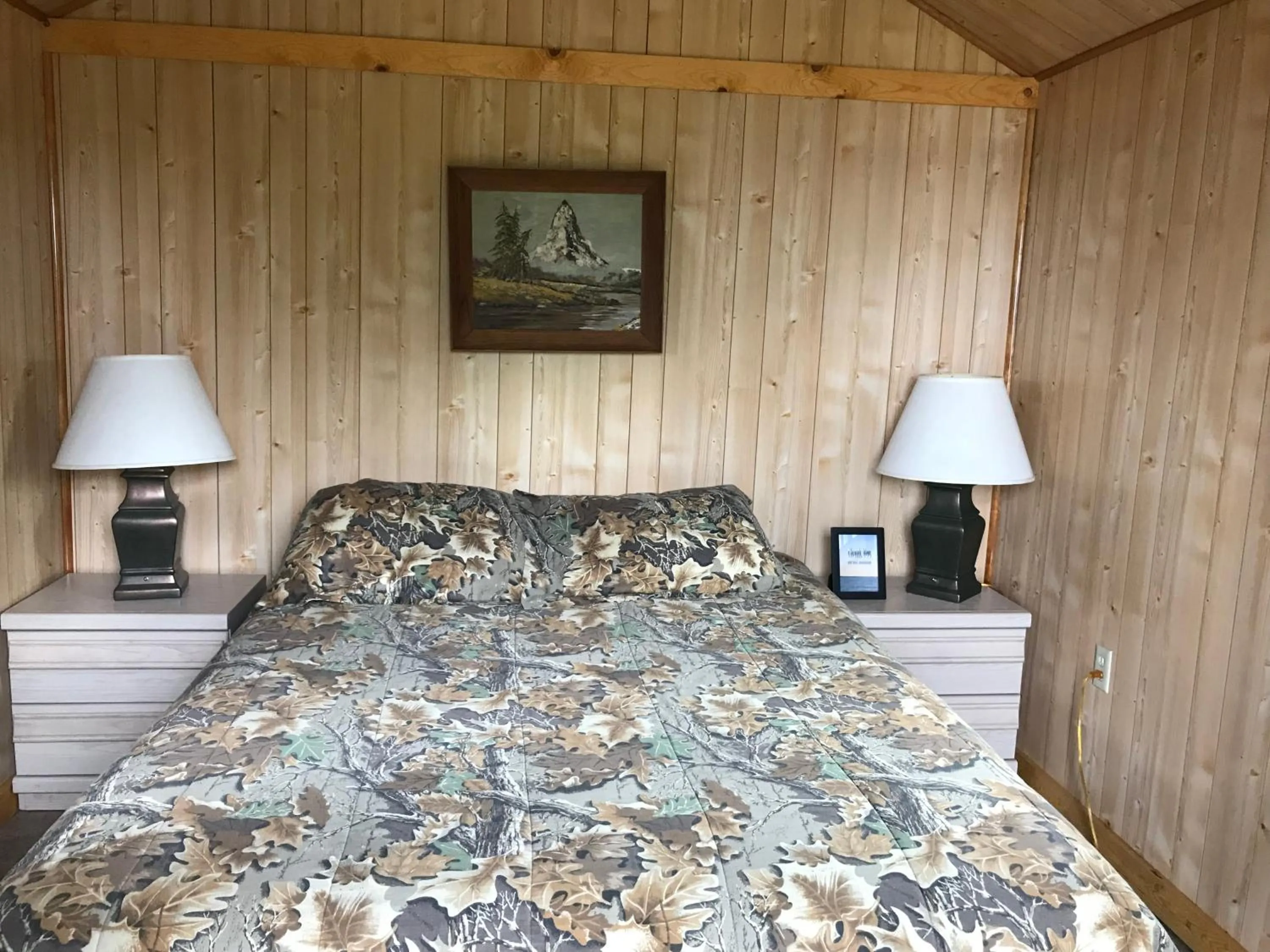 Bed in Lake Louise Lodge, Alaska