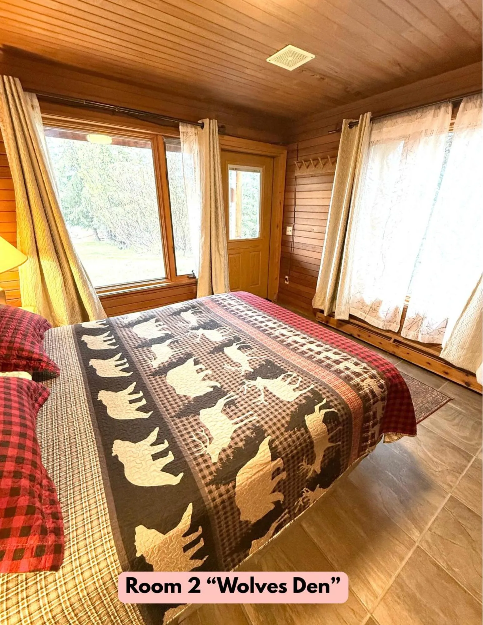 Bed in Lake Louise Lodge, Alaska