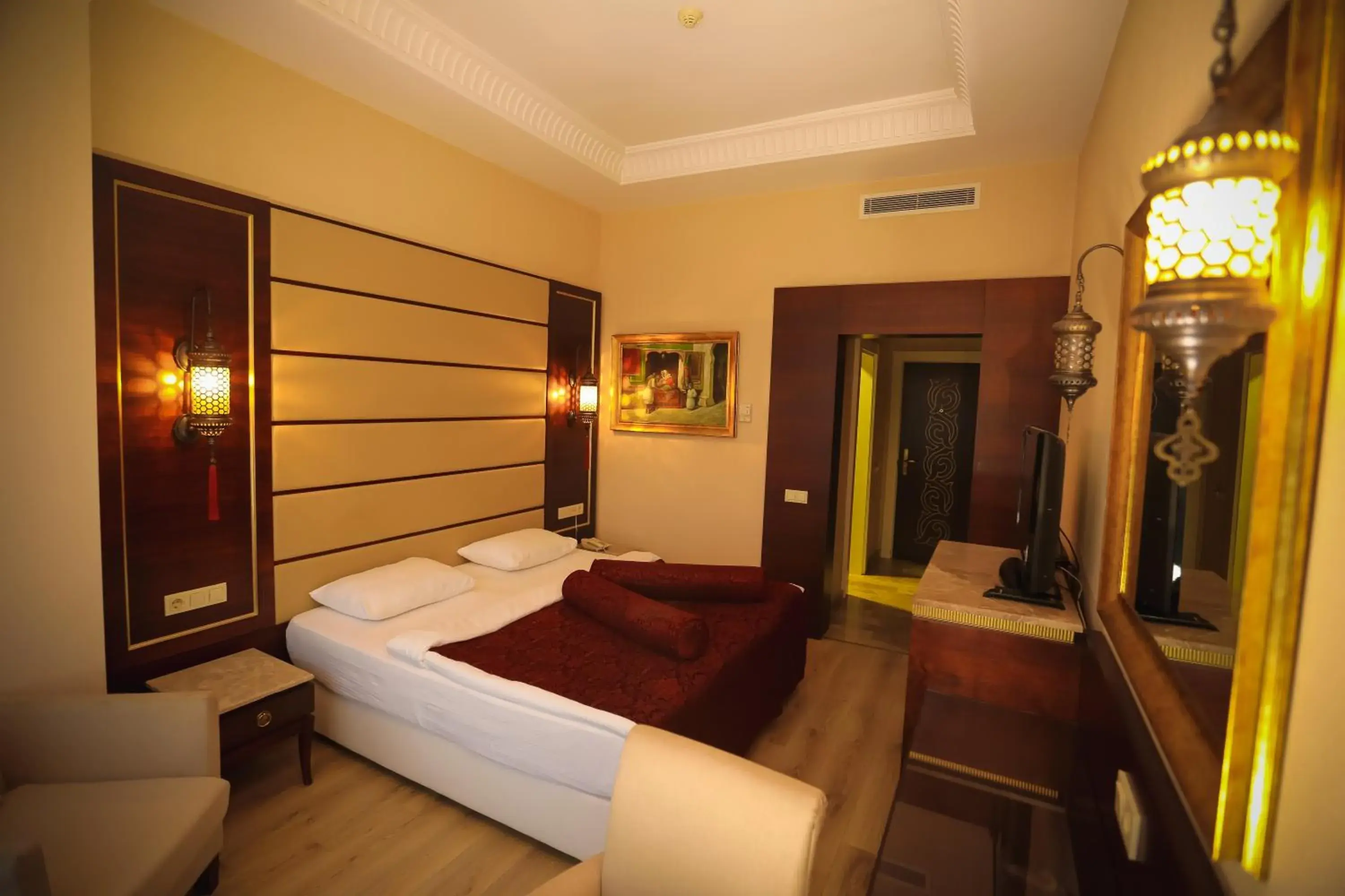 Double or Twin Room with Garden View - single occupancy in Kronos Hotel Double or Twin Room with Garden View - single occupancy in Kronos Hotel