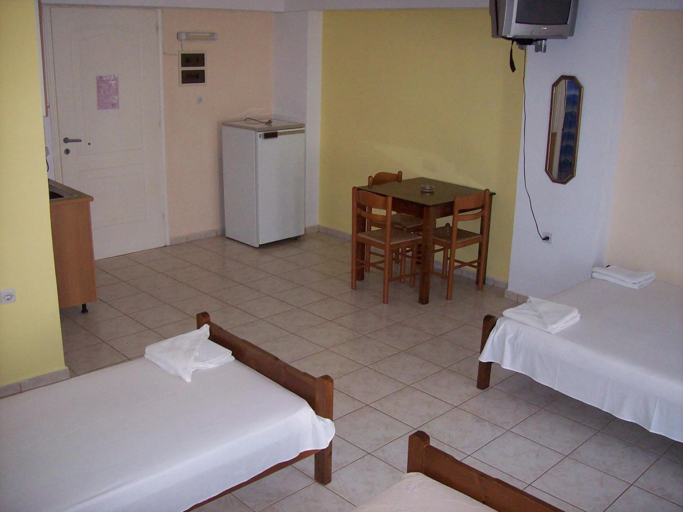 Photo of the whole room, Bed in Petros Studios