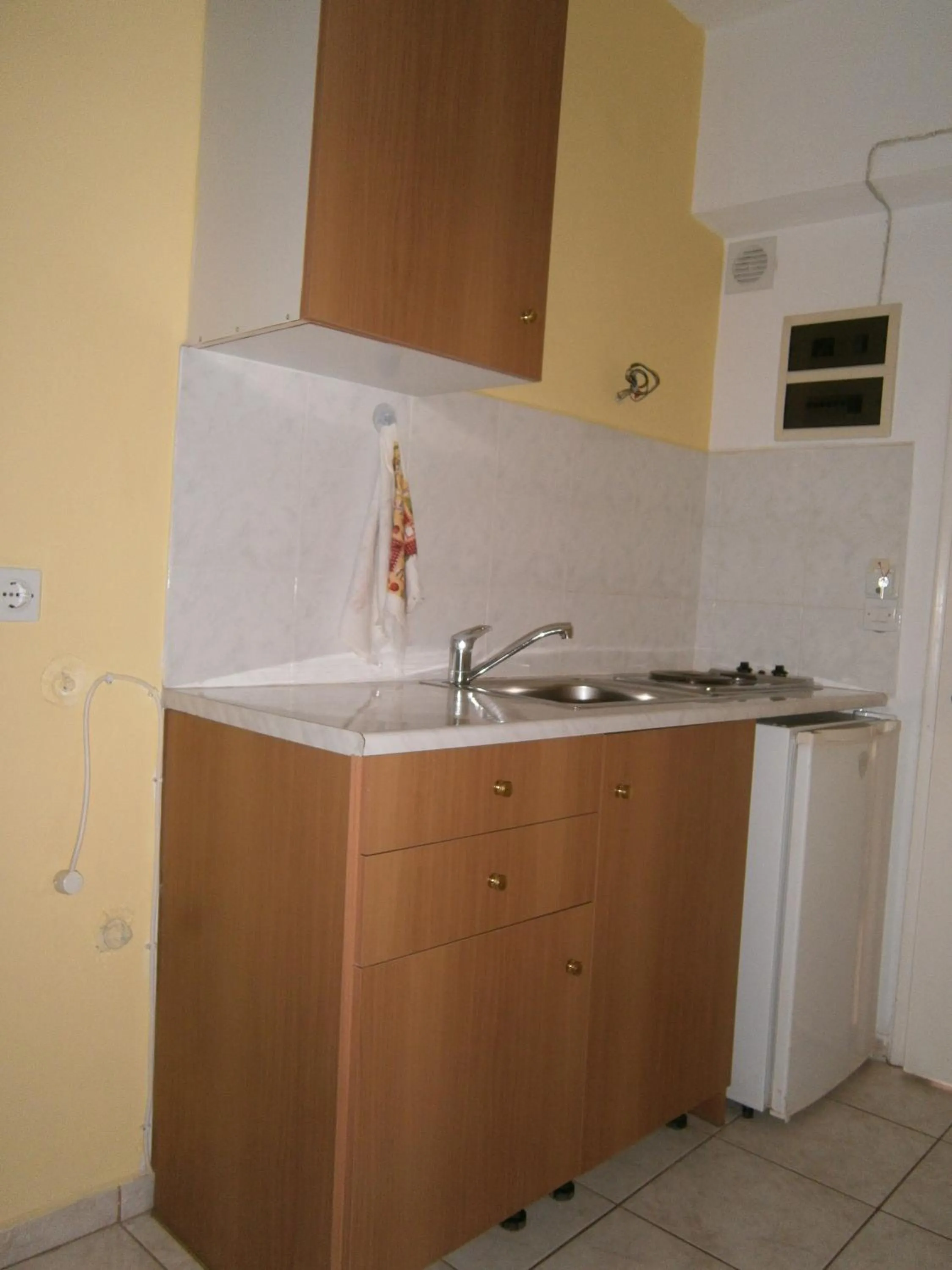 Kitchen or kitchenette in Petros Studios
