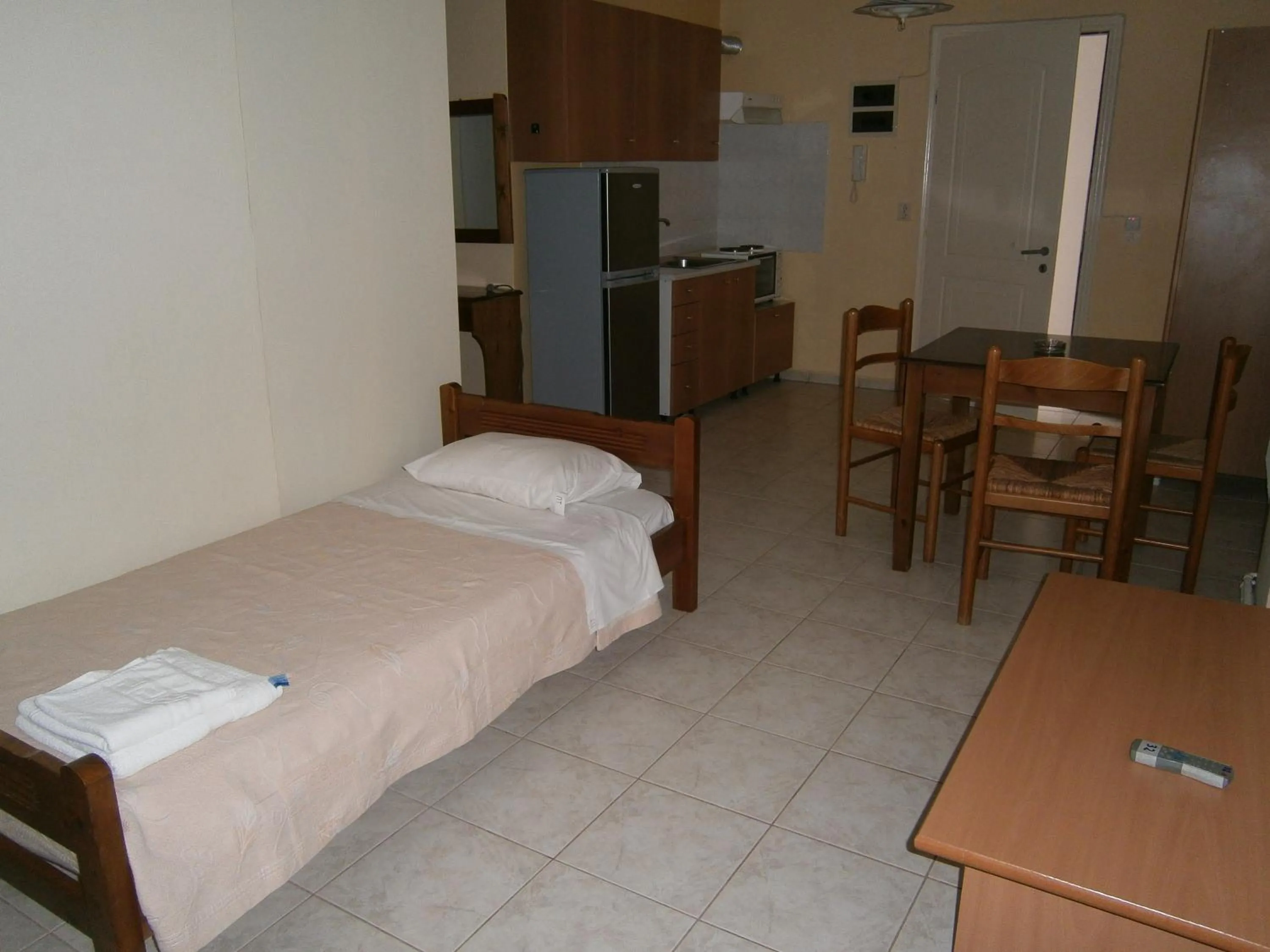 Guests, Bed in Petros Studios