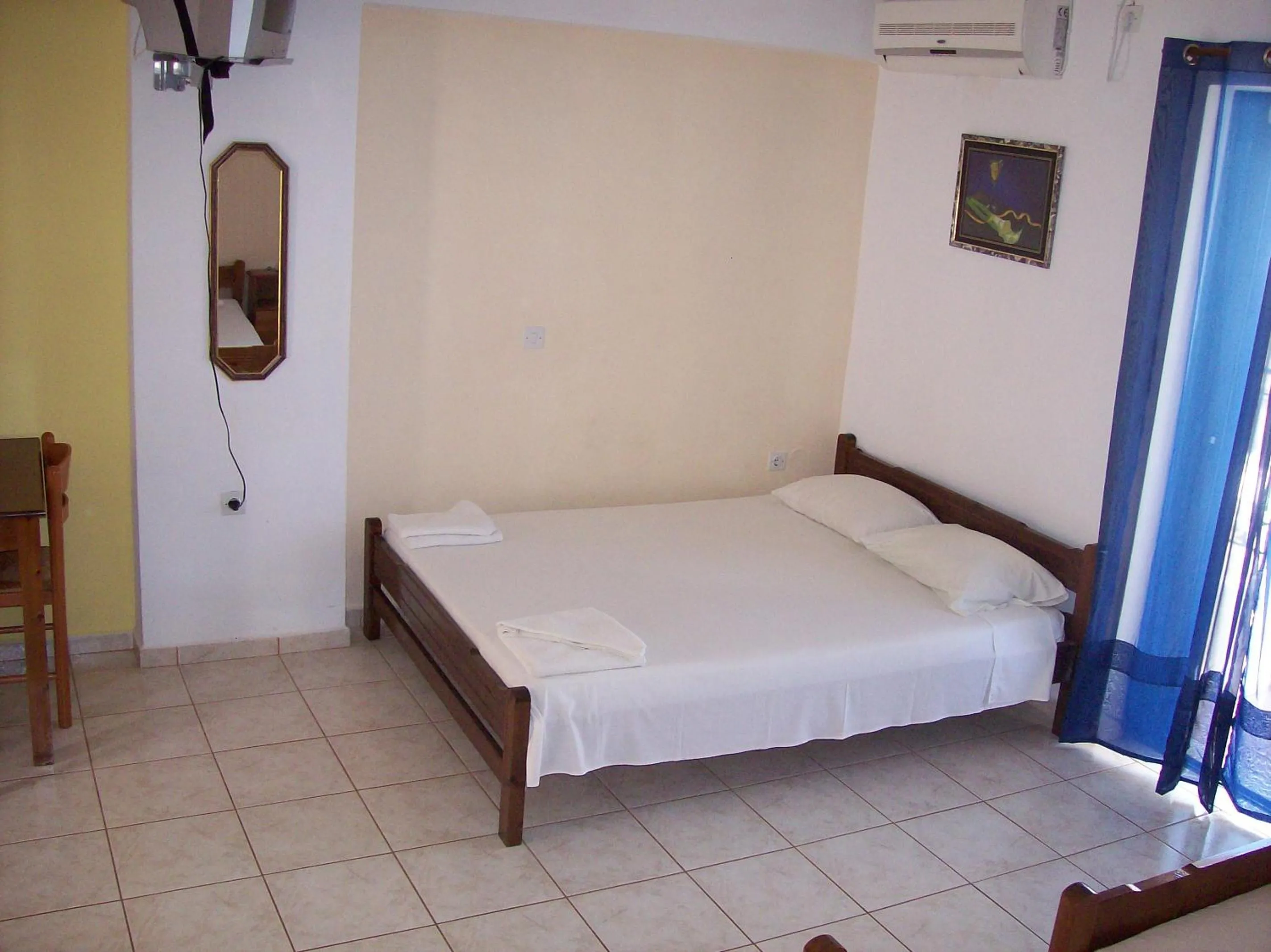 Family, Bed in Petros Studios