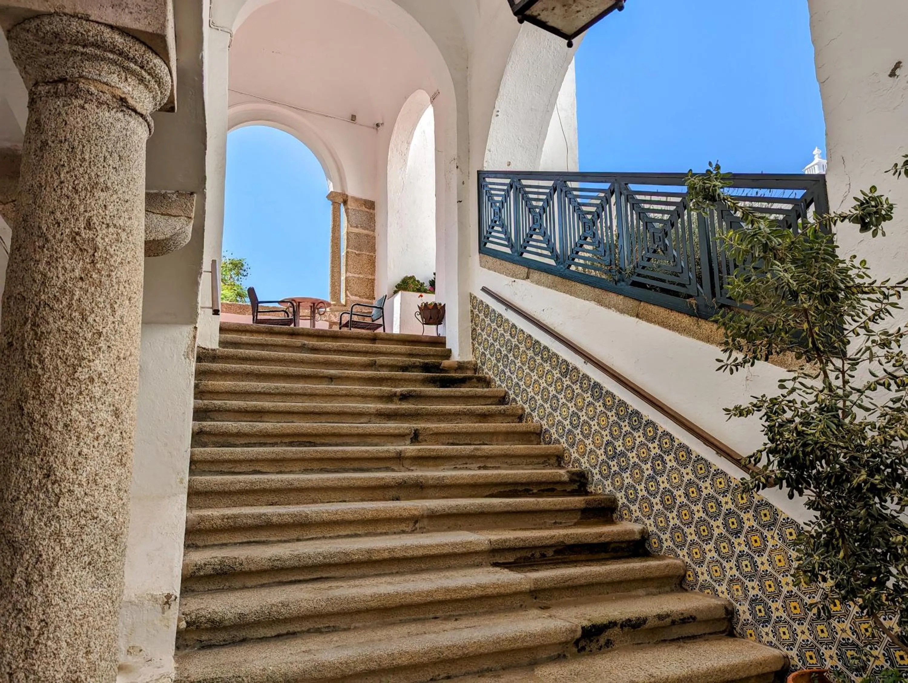 Facade/entrance in Hotel Solar de Monfalim