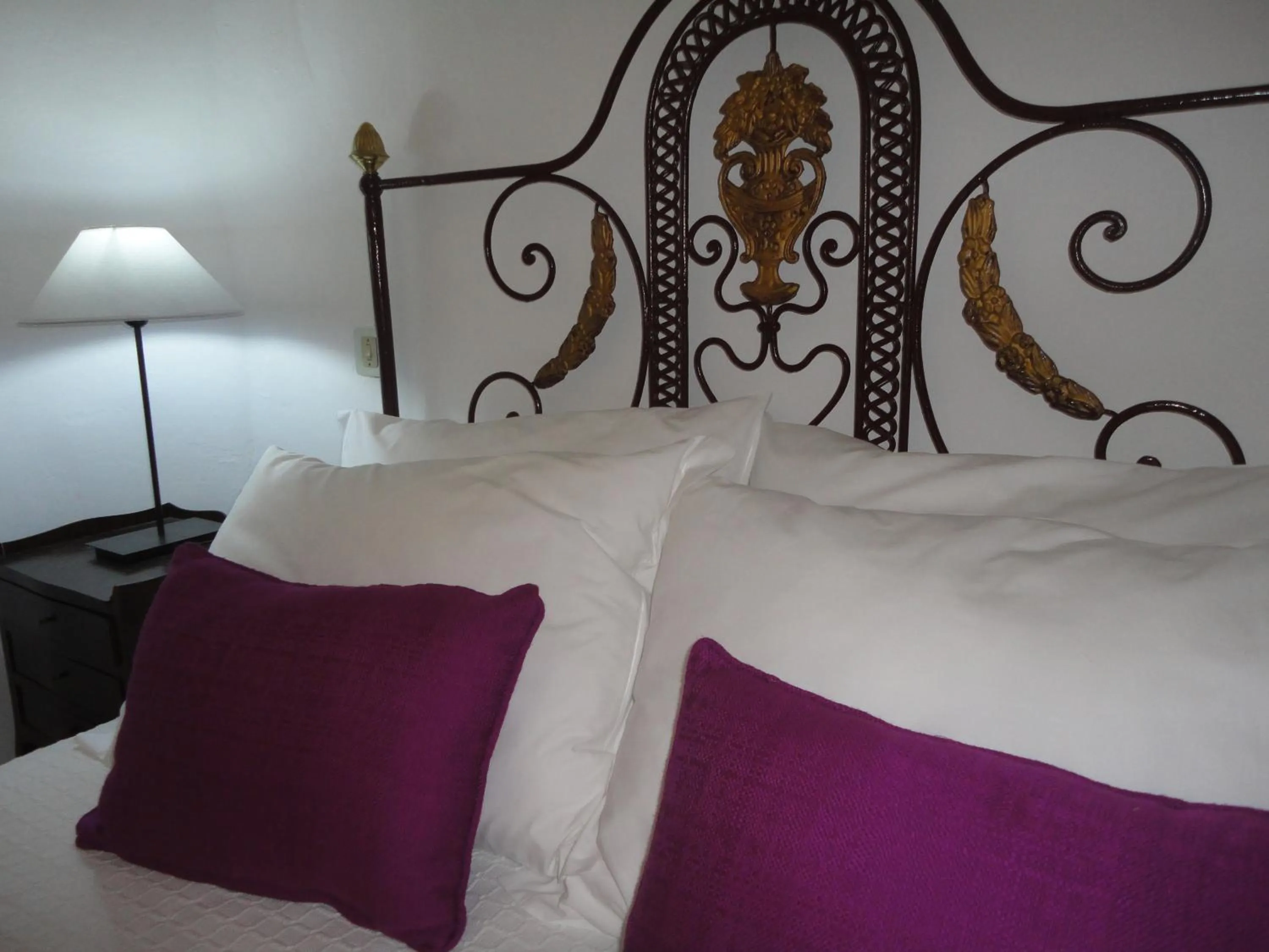 Decorative detail, Bed in Hotel Solar de Monfalim