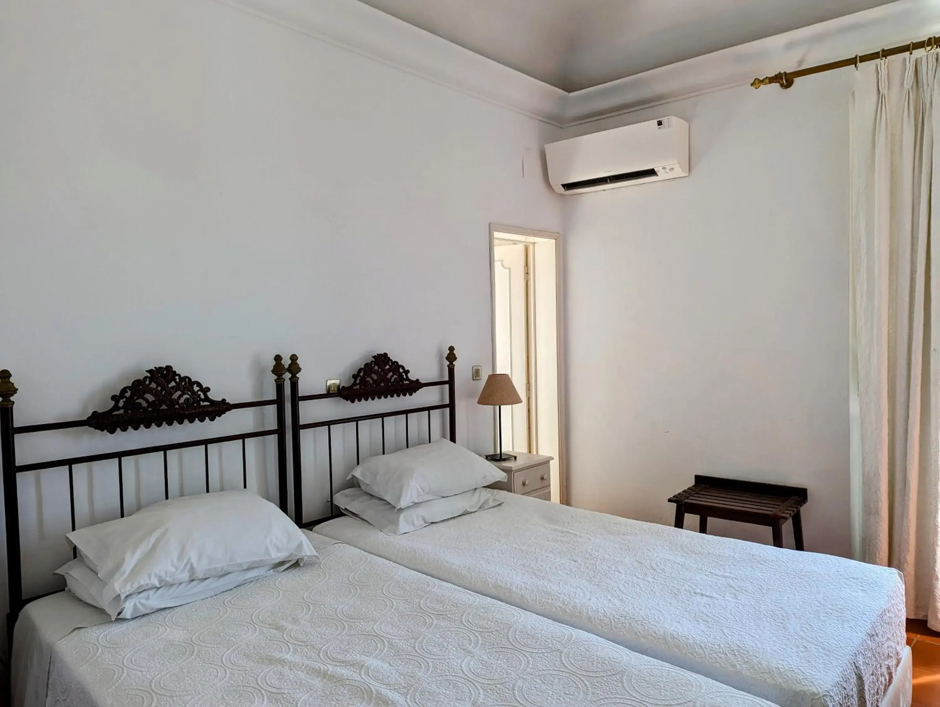 Twin Room in Hotel Solar de Monfalim Twin Room in Hotel Solar de Monfalim