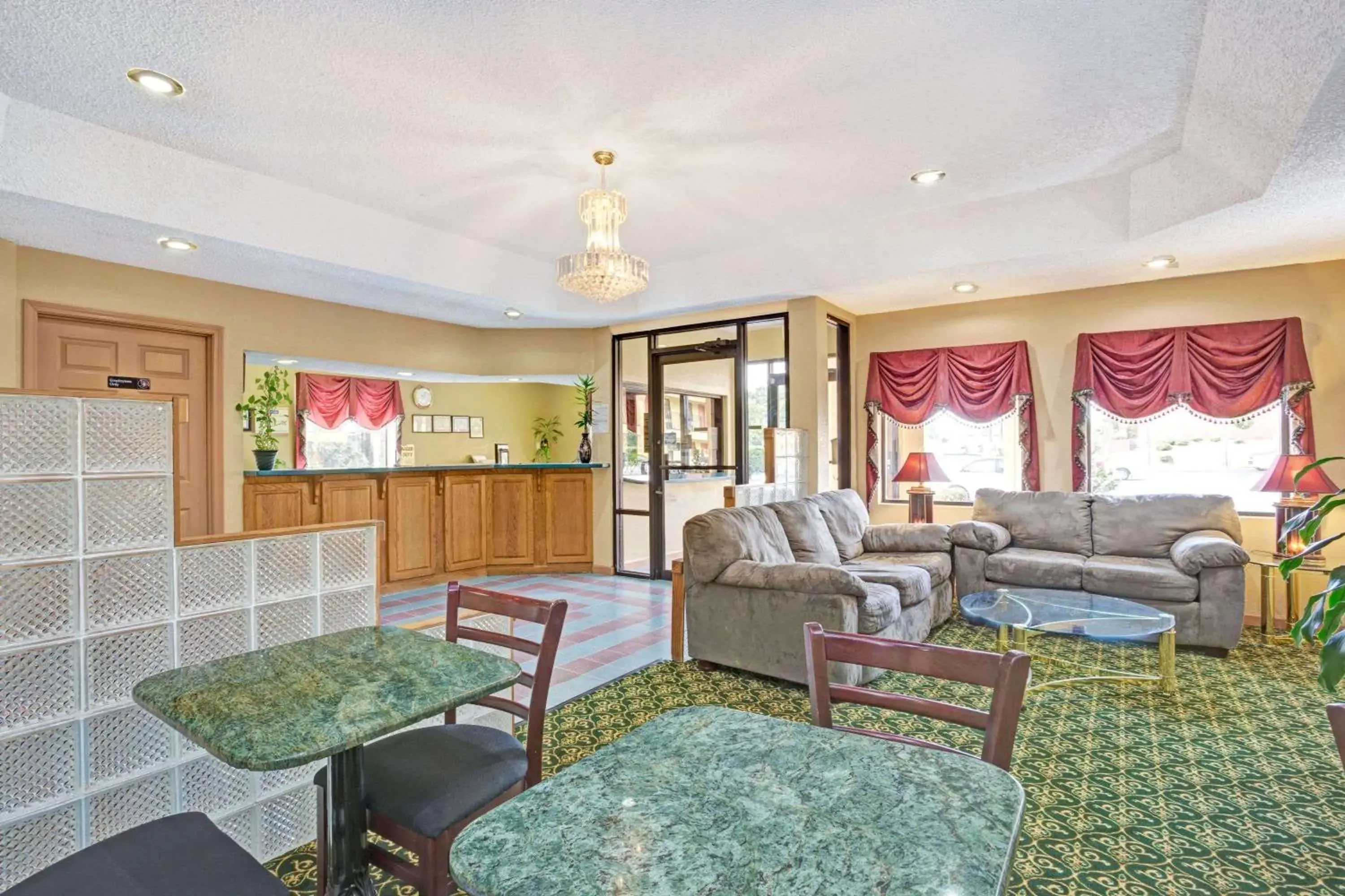 Lobby or reception in Travelodge by Wyndham Forest Park Atlanta South Lobby or reception in Travelodge by Wyndham Forest Park Atlanta South