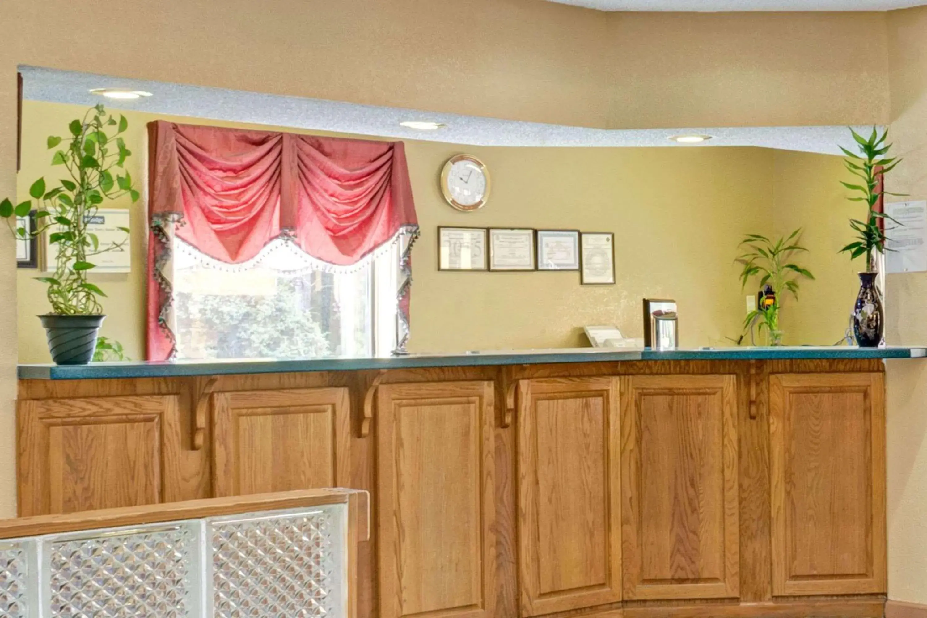 Lobby or reception in Travelodge by Wyndham Forest Park Atlanta South Lobby or reception in Travelodge by Wyndham Forest Park Atlanta South