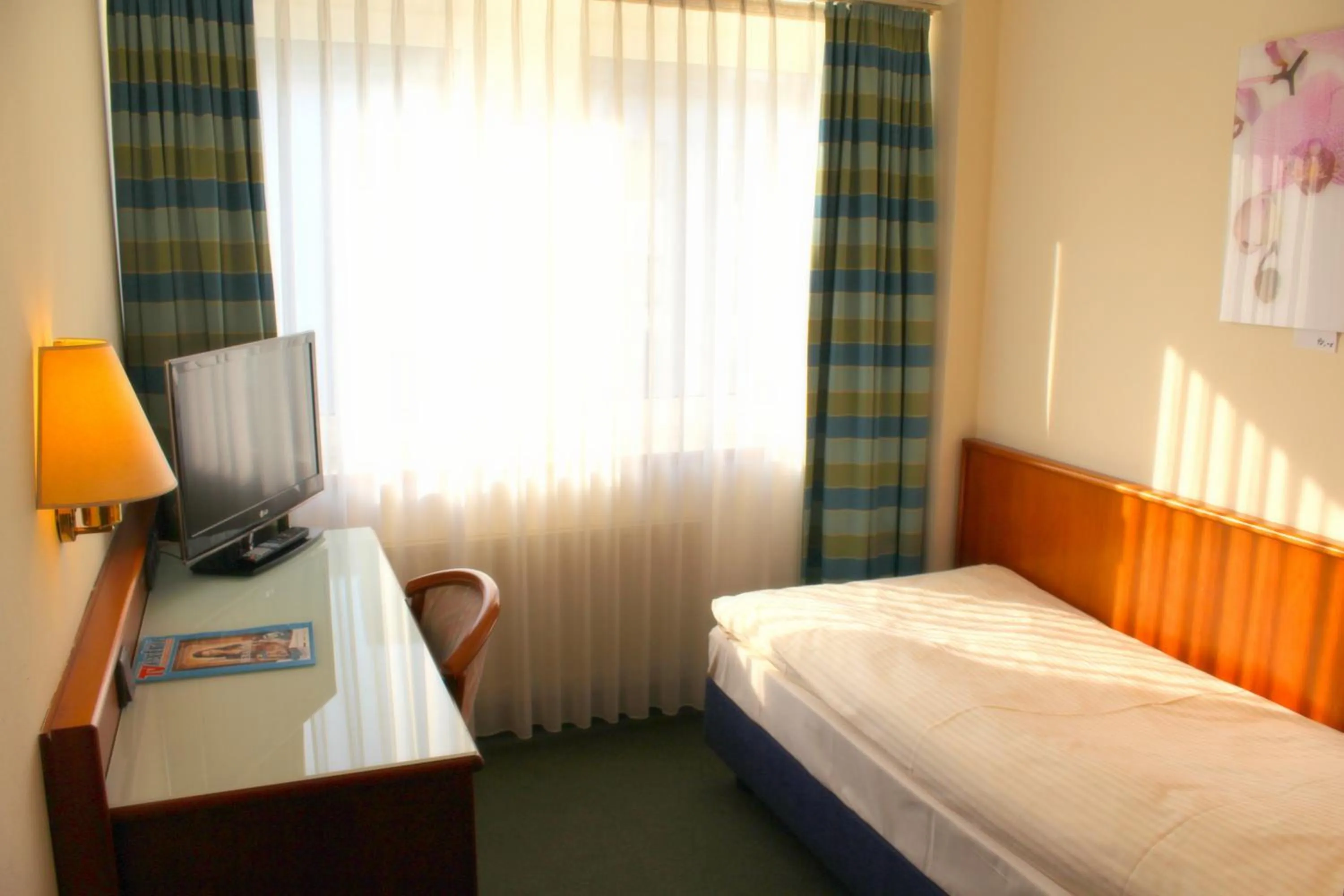 Bedroom, Bed in Elbroich Hotel Düsseldorf