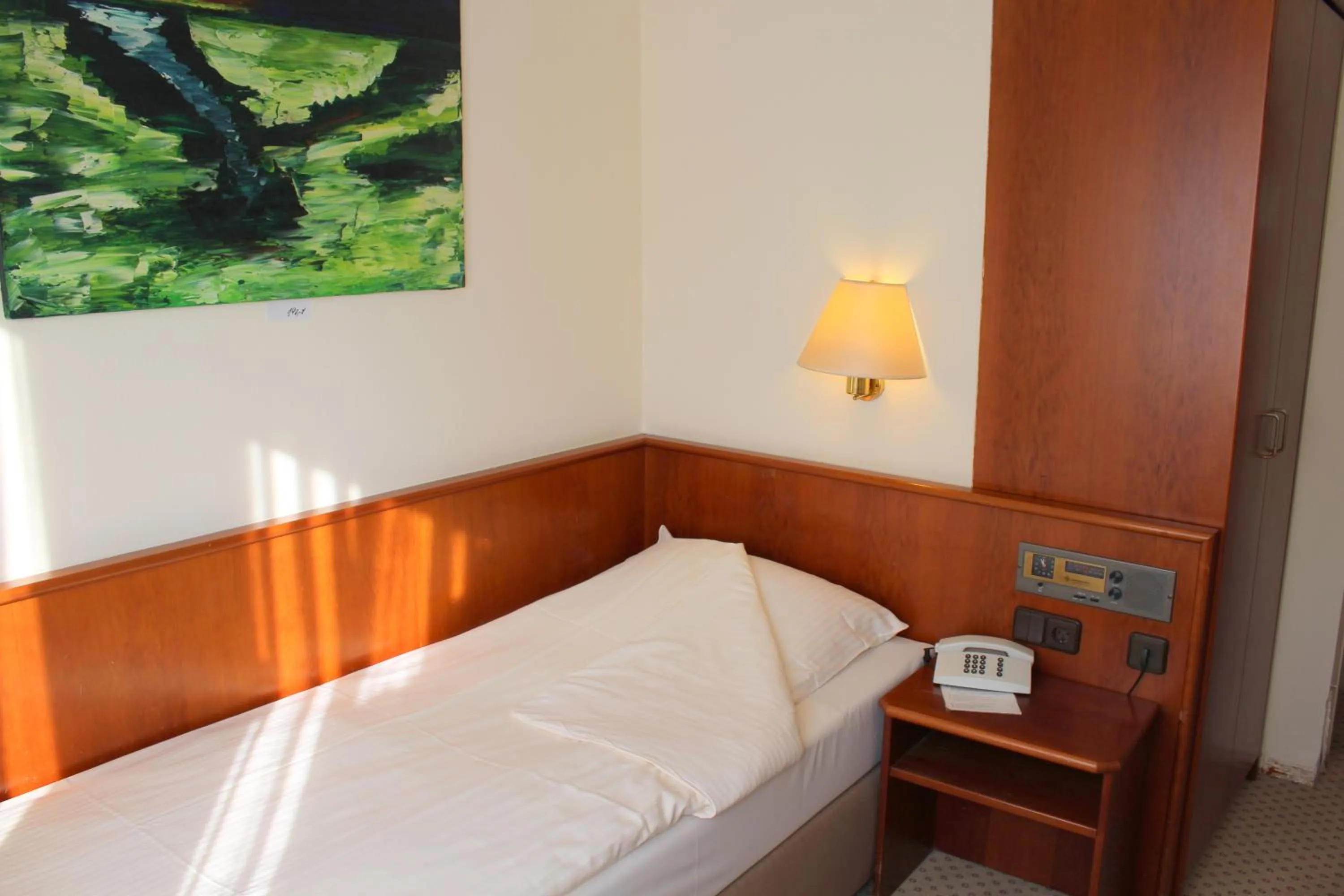 Bedroom, Bed in Elbroich Hotel Düsseldorf