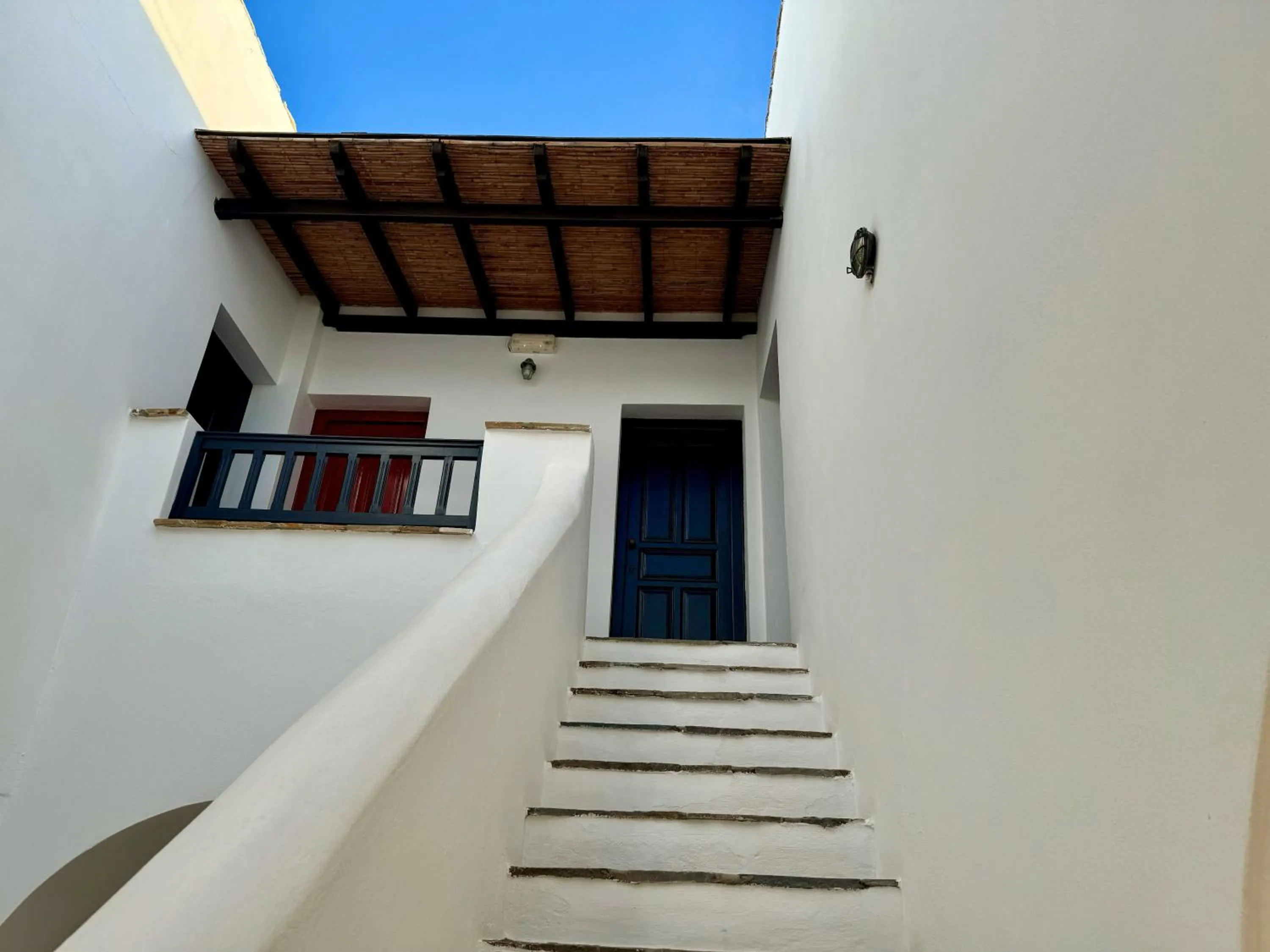 Property building in Elisso's Philoxenia