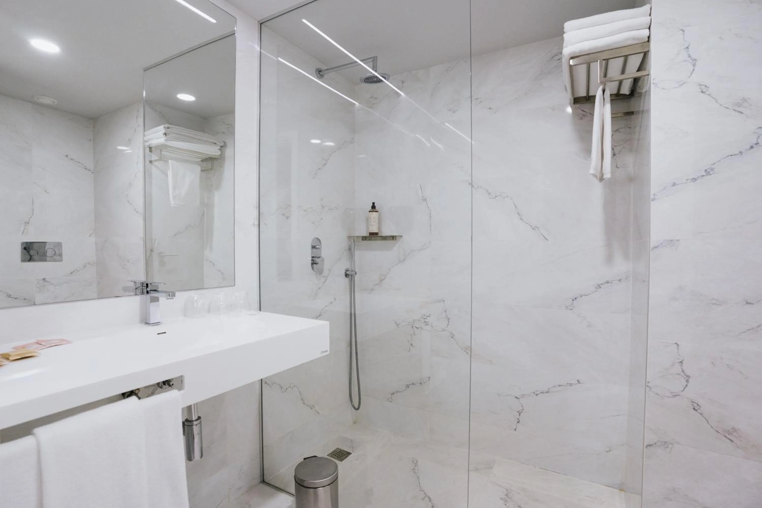 Shower in Hotel Premium Chaves - Aquae Flaviae