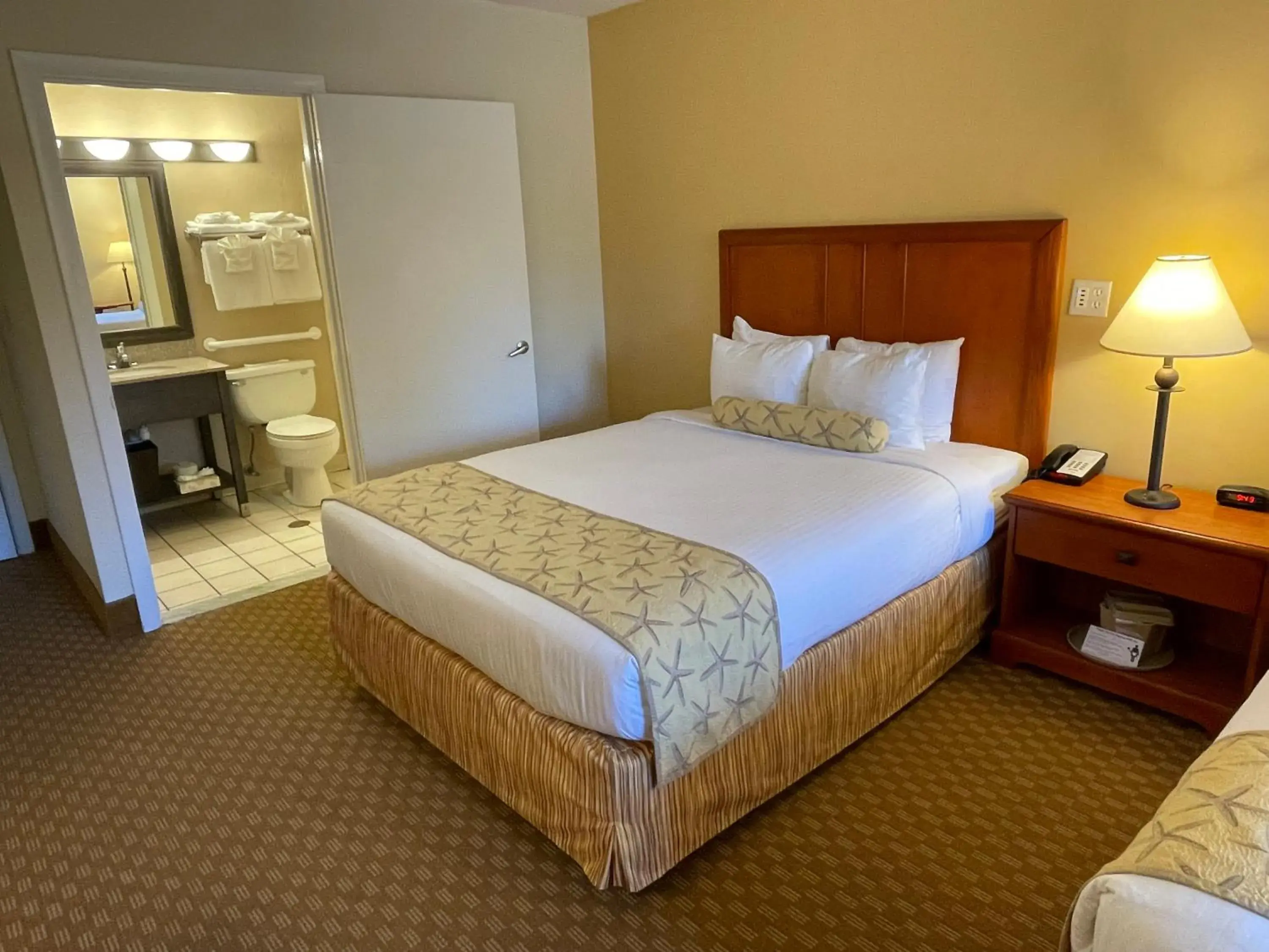 acessibility, Bed in Bayside Resort Hotel acessibility, Bed in Bayside Resort Hotel