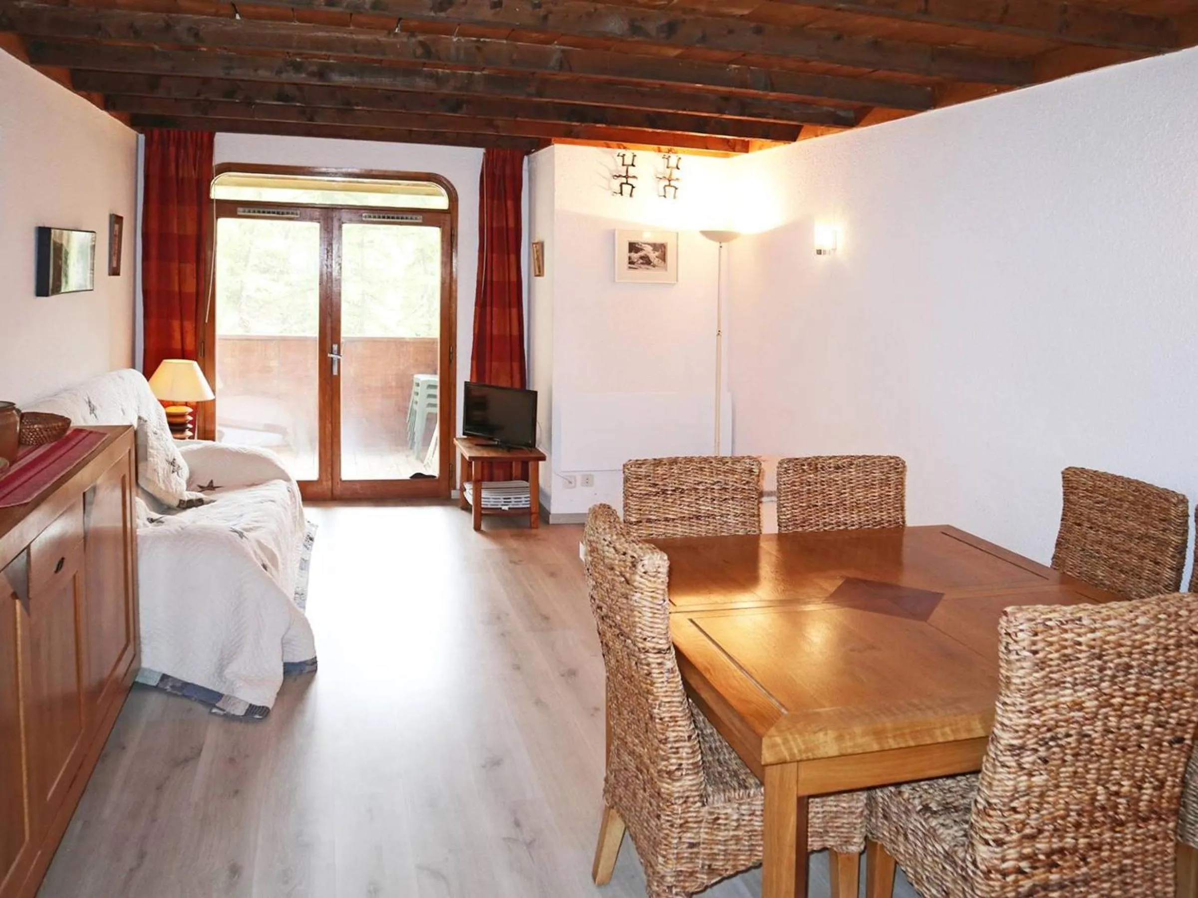 Bel appartement, 2 pièces, 6 pers, au centre, skis aux pieds, balcon sud - FR-1-322-232