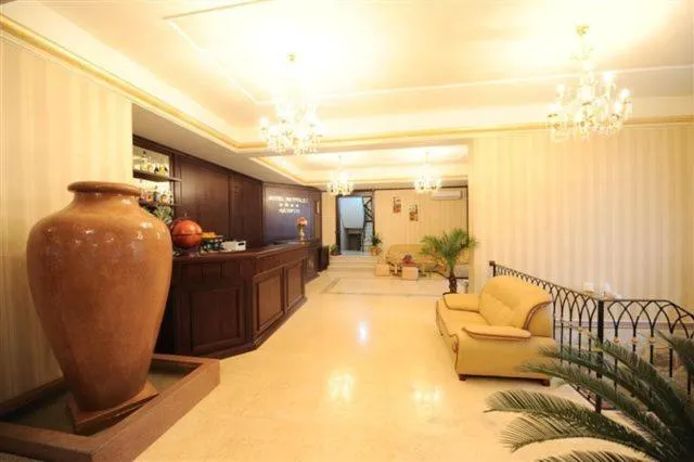 Communal lounge/ TV room in Hotel Mondial - Baia