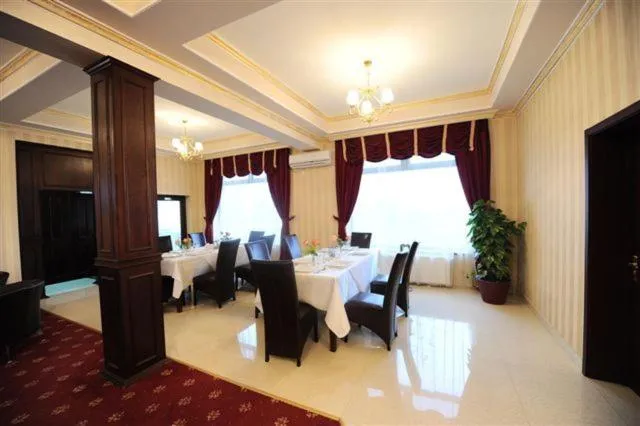 Communal lounge/ TV room in Hotel Mondial - Baia