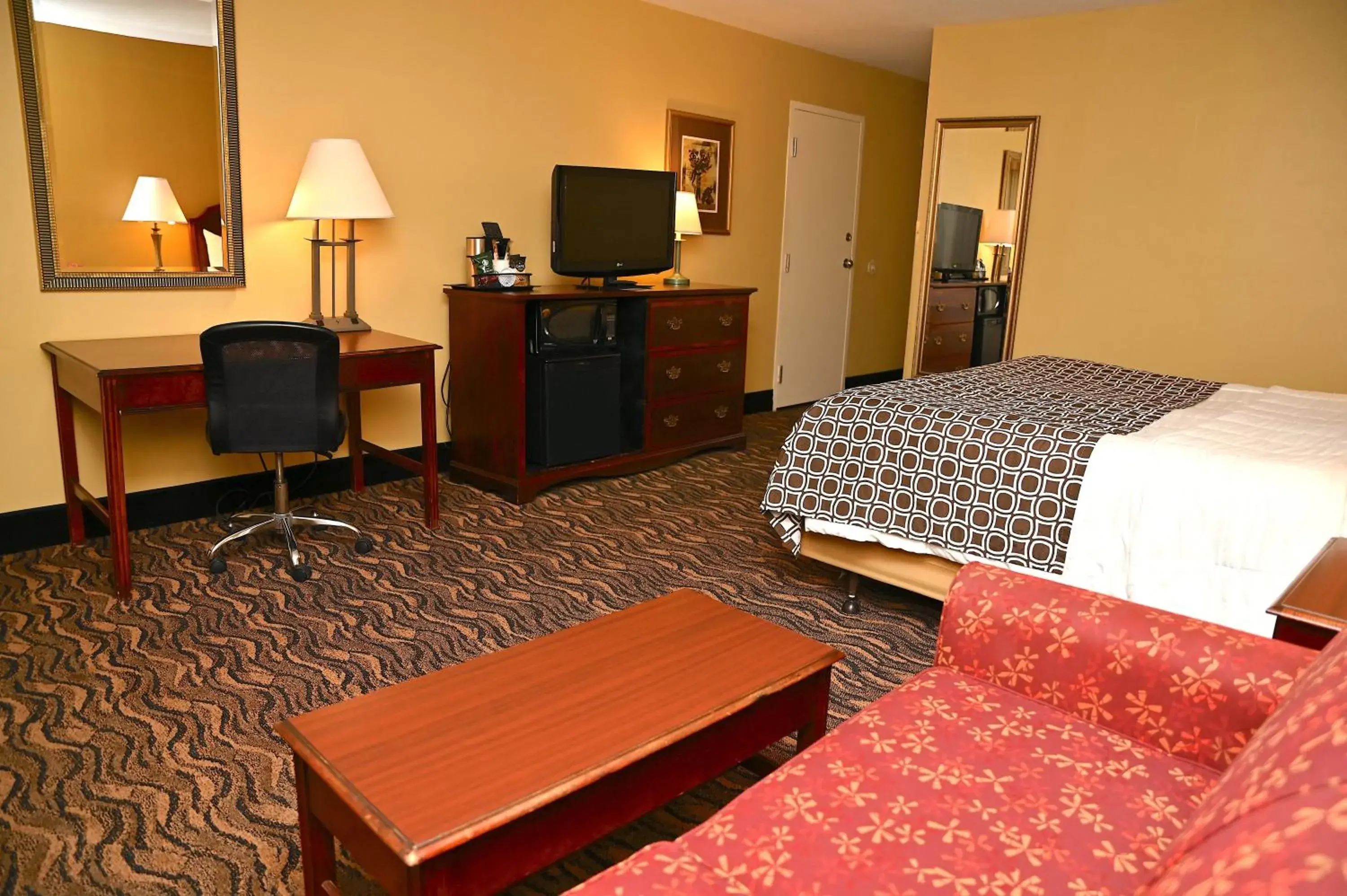 Bedroom, Bed in MCM Elegante Hotel & Suites Lubbock Bedroom, Bed in MCM Elegante Hotel & Suites Lubbock