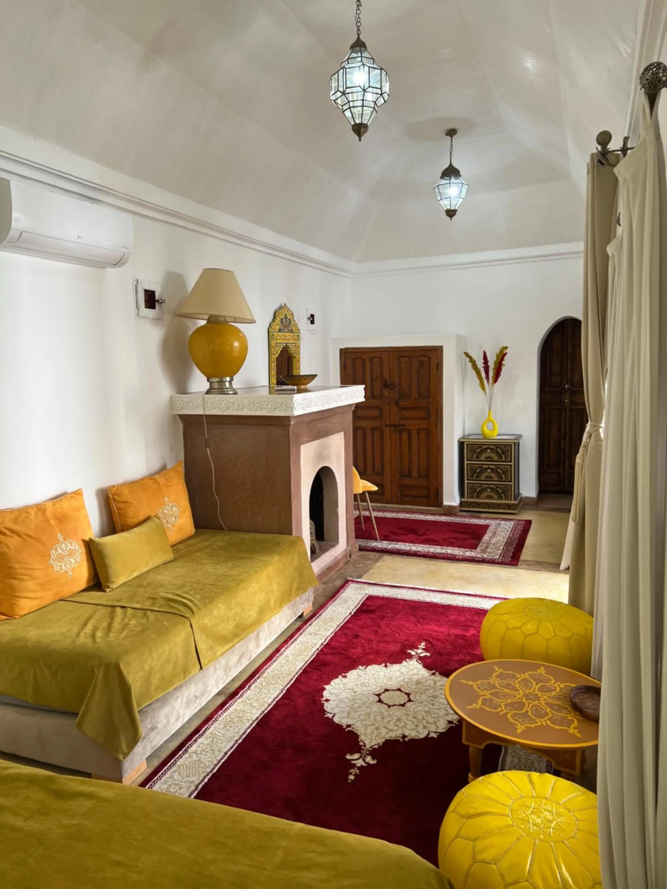 Photo of the whole room, Bed in Riad Villa El Arsa