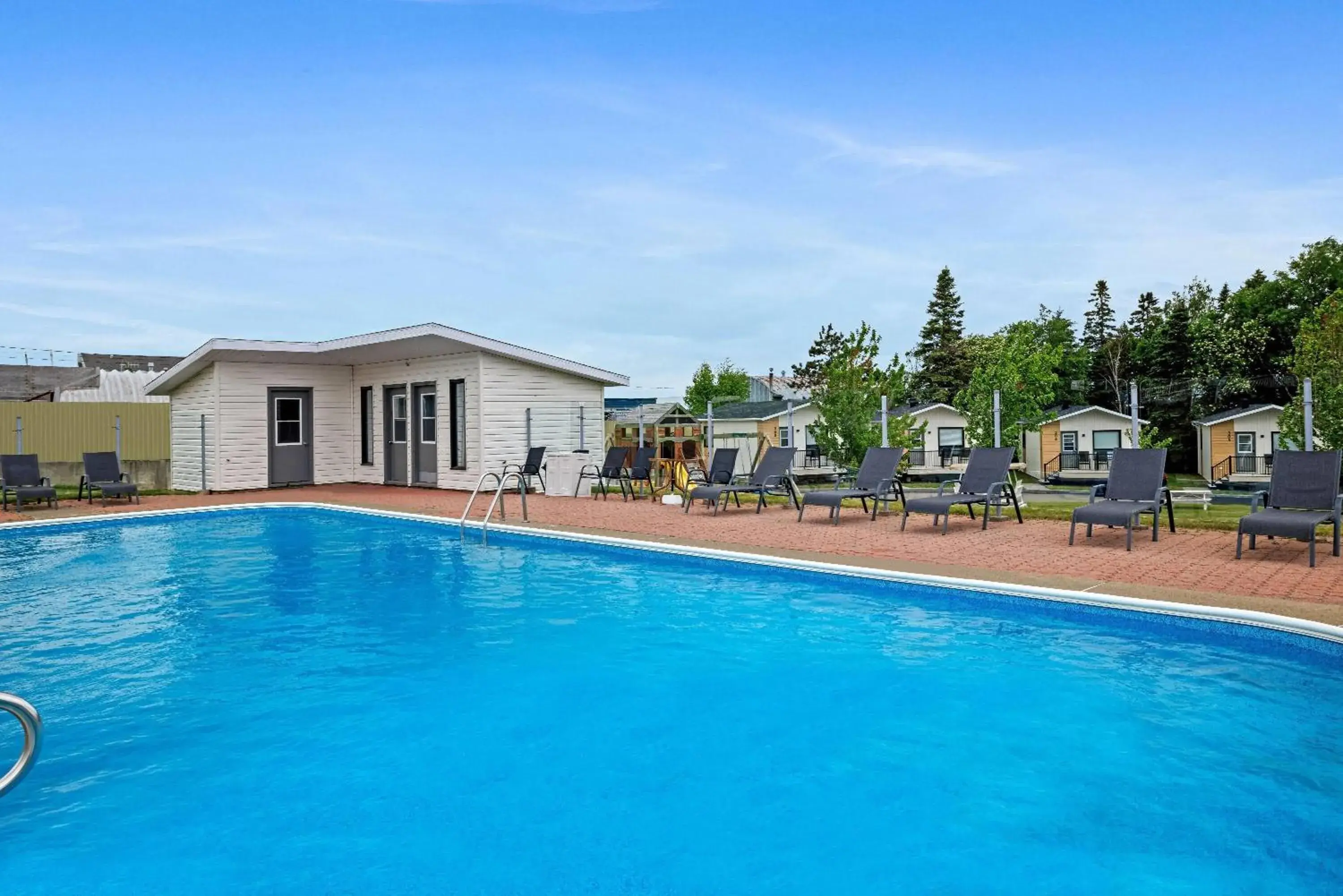 Swimming pool in Days Inn by Wyndham Riviere-Du-Loup Swimming pool in Days Inn by Wyndham Riviere-Du-Loup