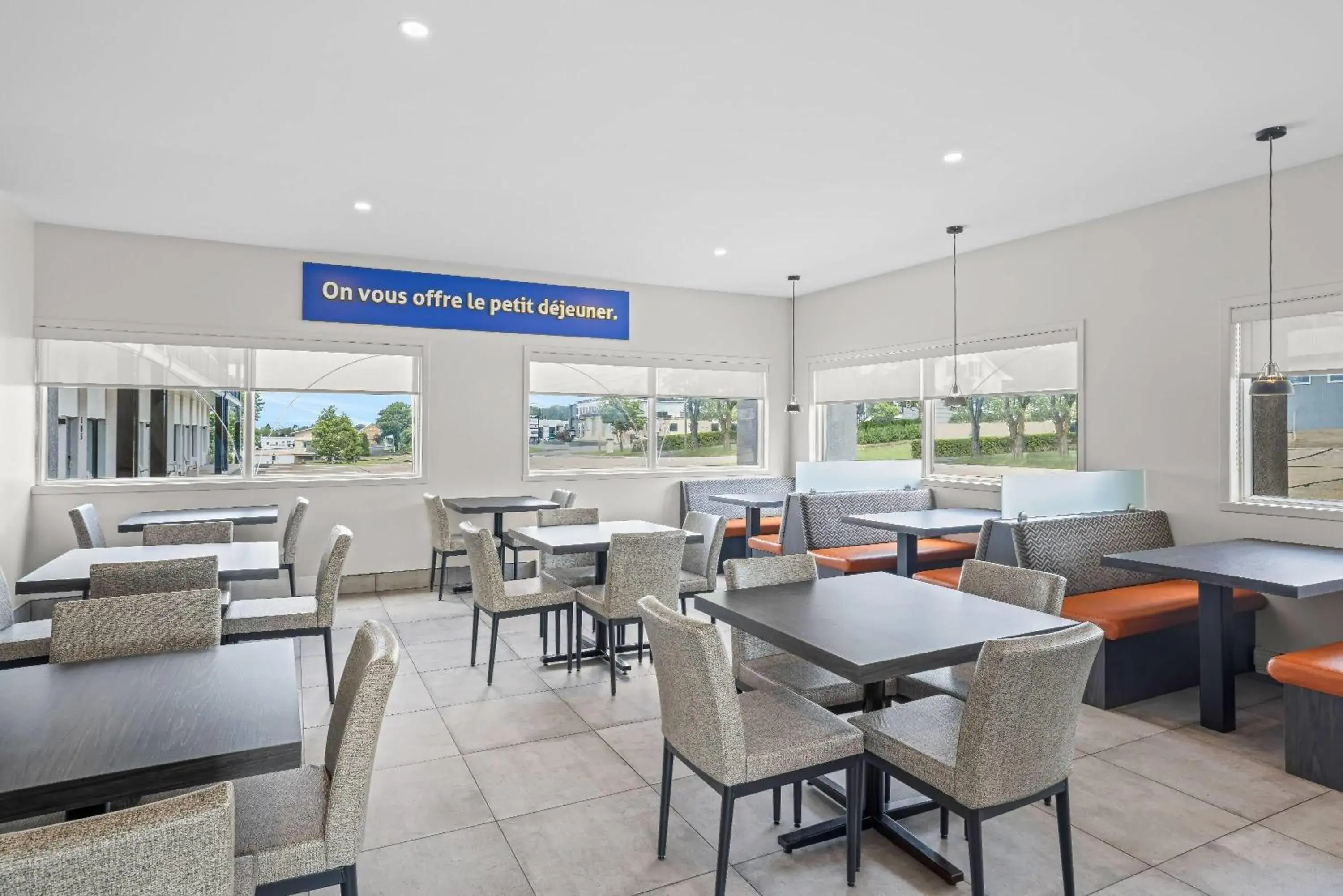 Restaurant/places to eat in Days Inn by Wyndham Riviere-Du-Loup Restaurant/places to eat in Days Inn by Wyndham Riviere-Du-Loup