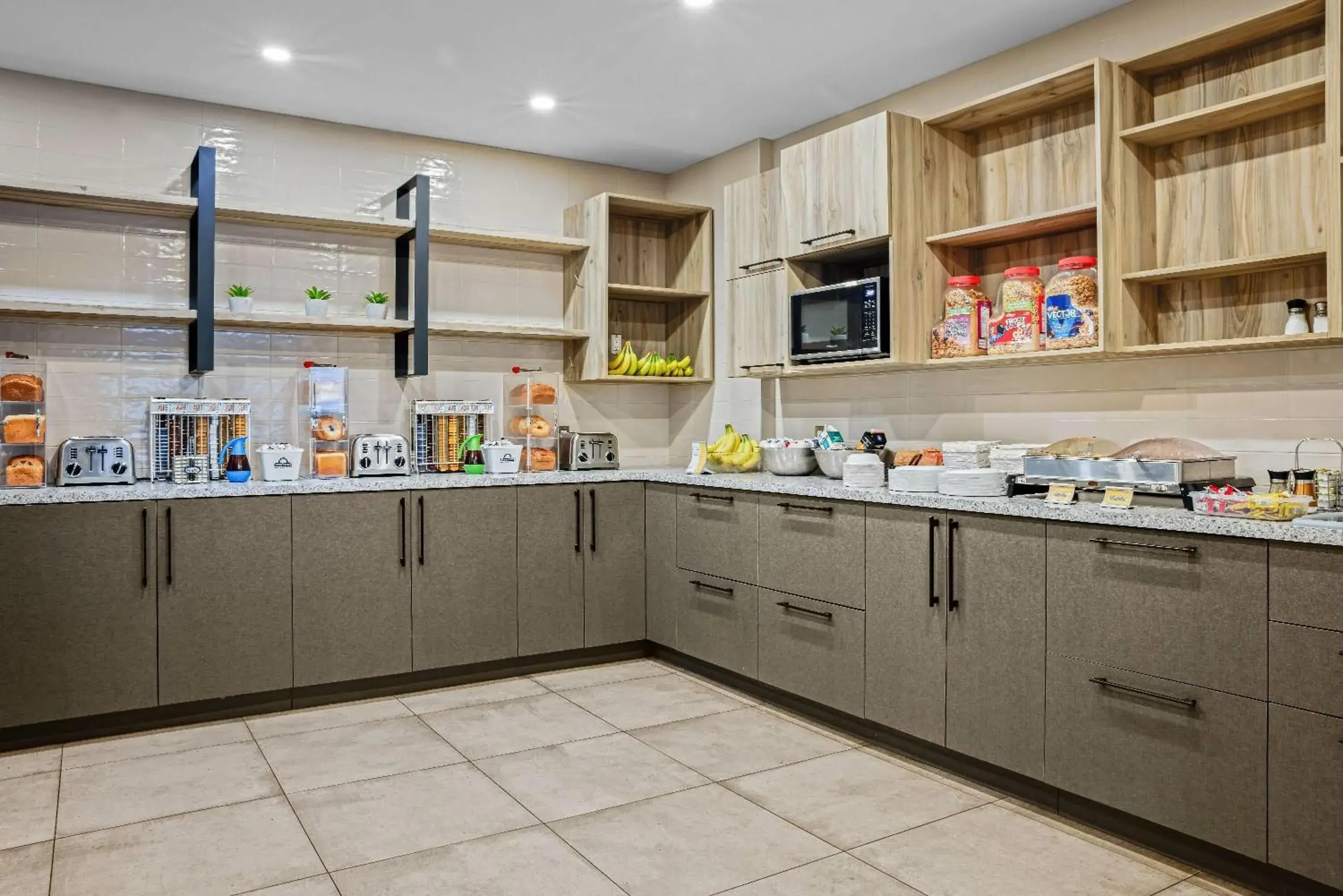 Restaurant/places to eat in Days Inn by Wyndham Riviere-Du-Loup Restaurant/places to eat in Days Inn by Wyndham Riviere-Du-Loup