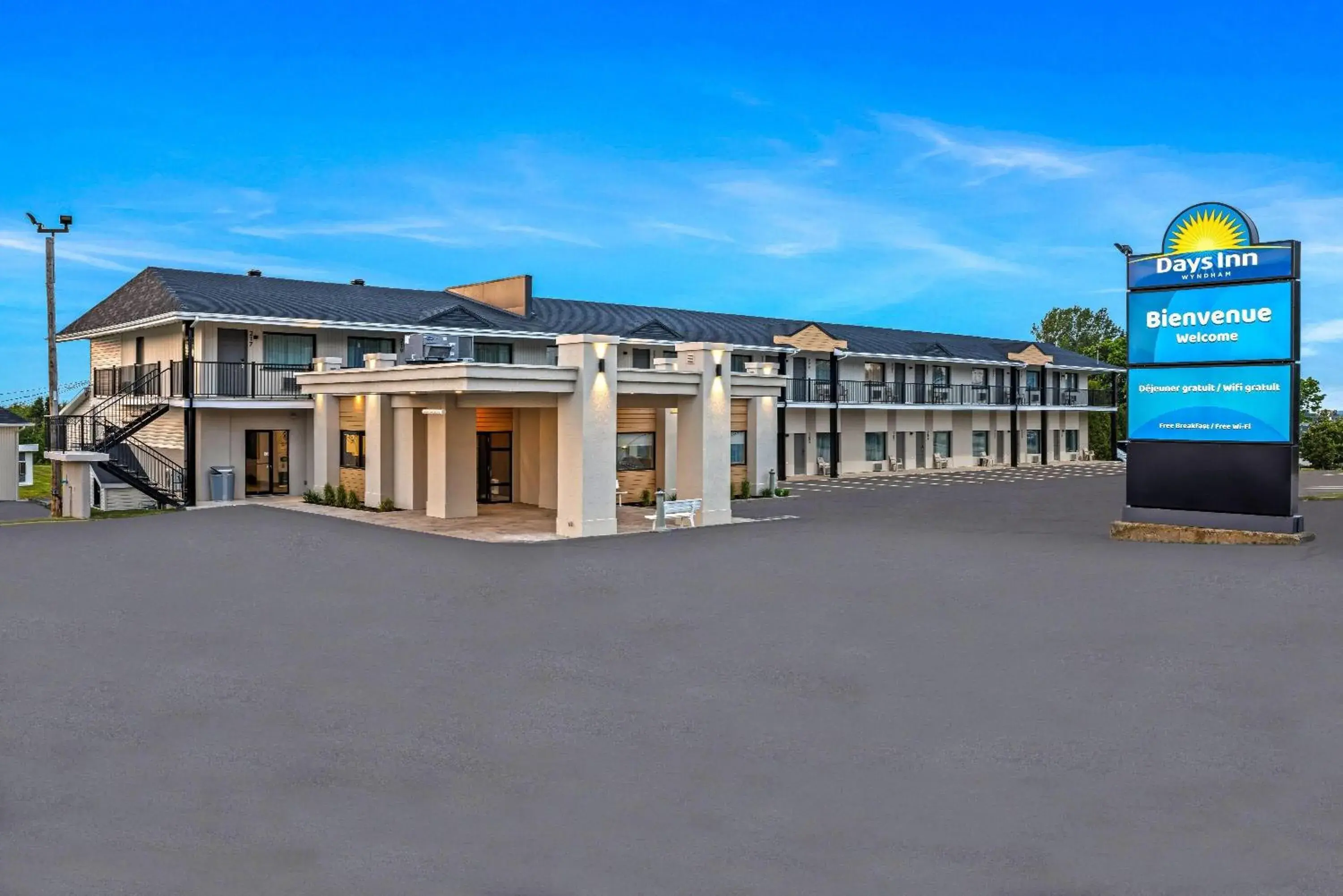 Property building in Days Inn by Wyndham Riviere-Du-Loup Property building in Days Inn by Wyndham Riviere-Du-Loup