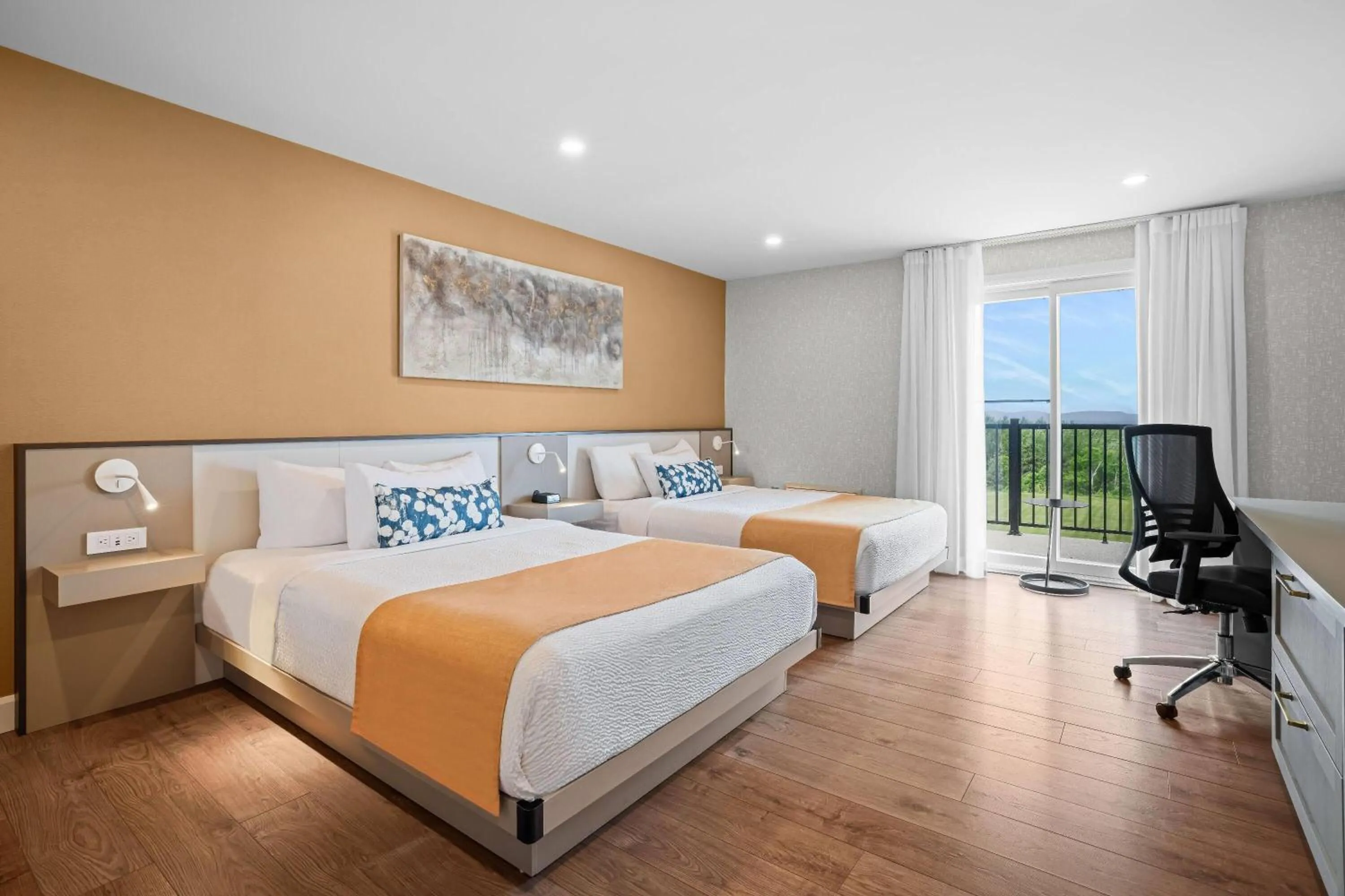 Photo of the whole room, Bed in Days Inn by Wyndham Riviere-Du-Loup