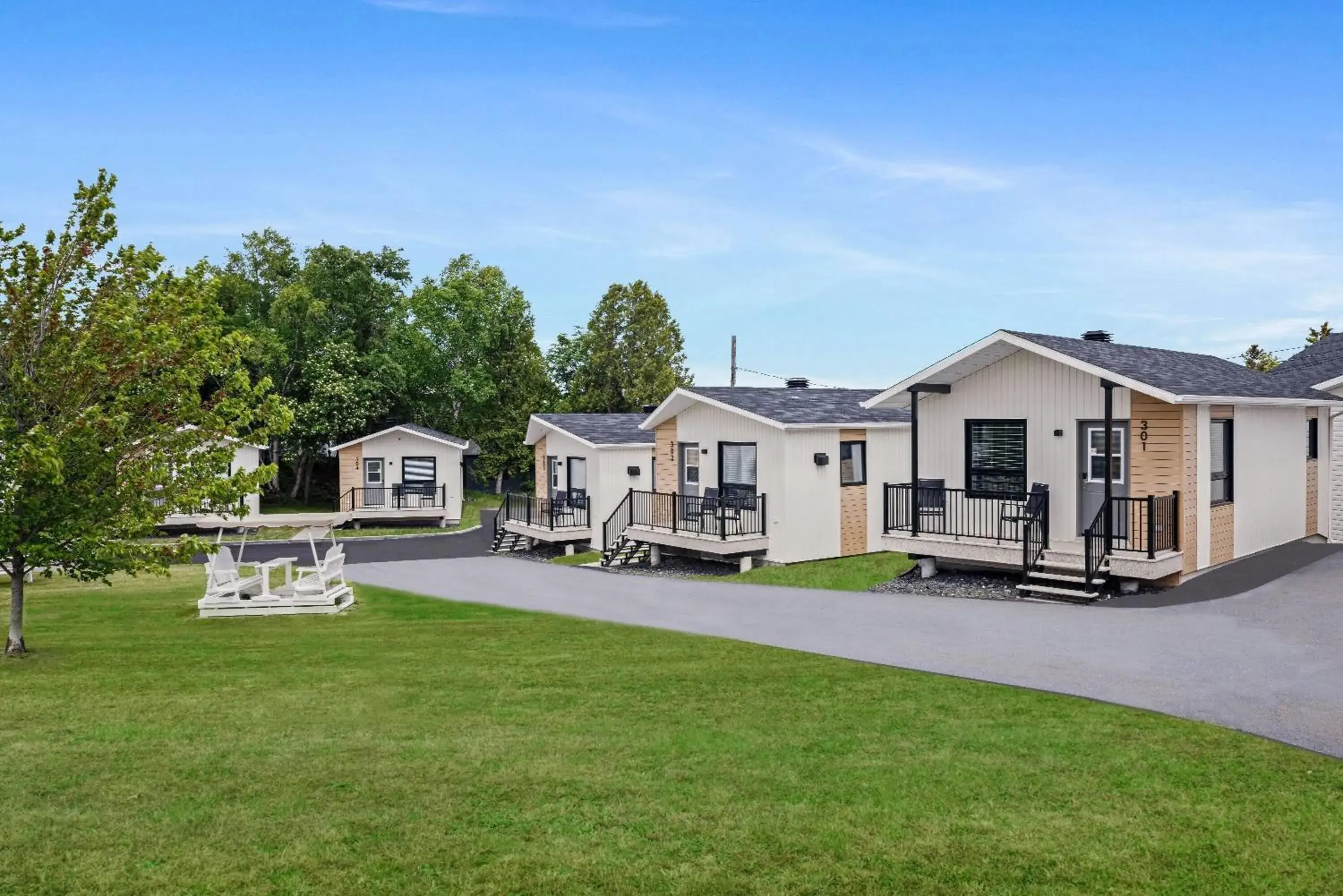 Property building in Days Inn by Wyndham Riviere-Du-Loup Property building in Days Inn by Wyndham Riviere-Du-Loup