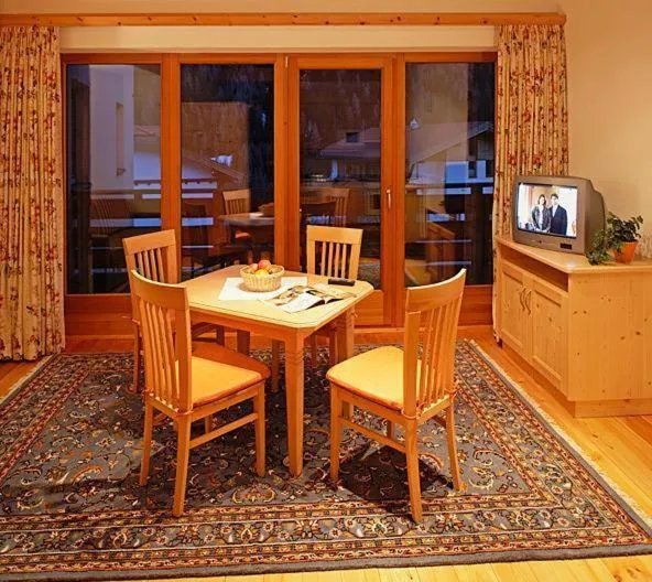 Dining area in Apart Ehart