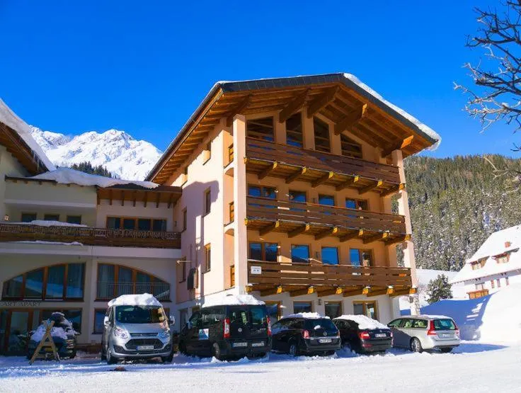 Property building in Apart Ehart