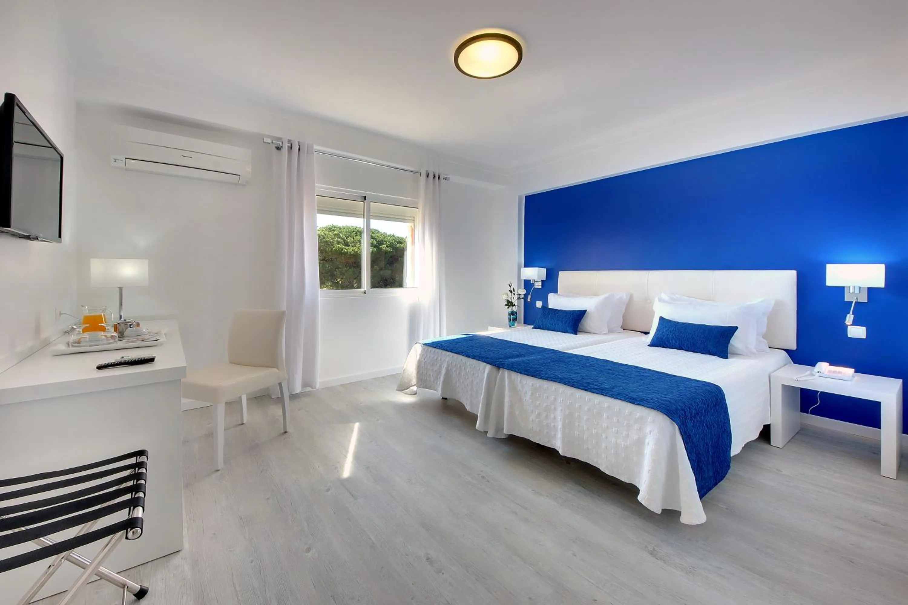 Bedroom, Bed in Zodiaco