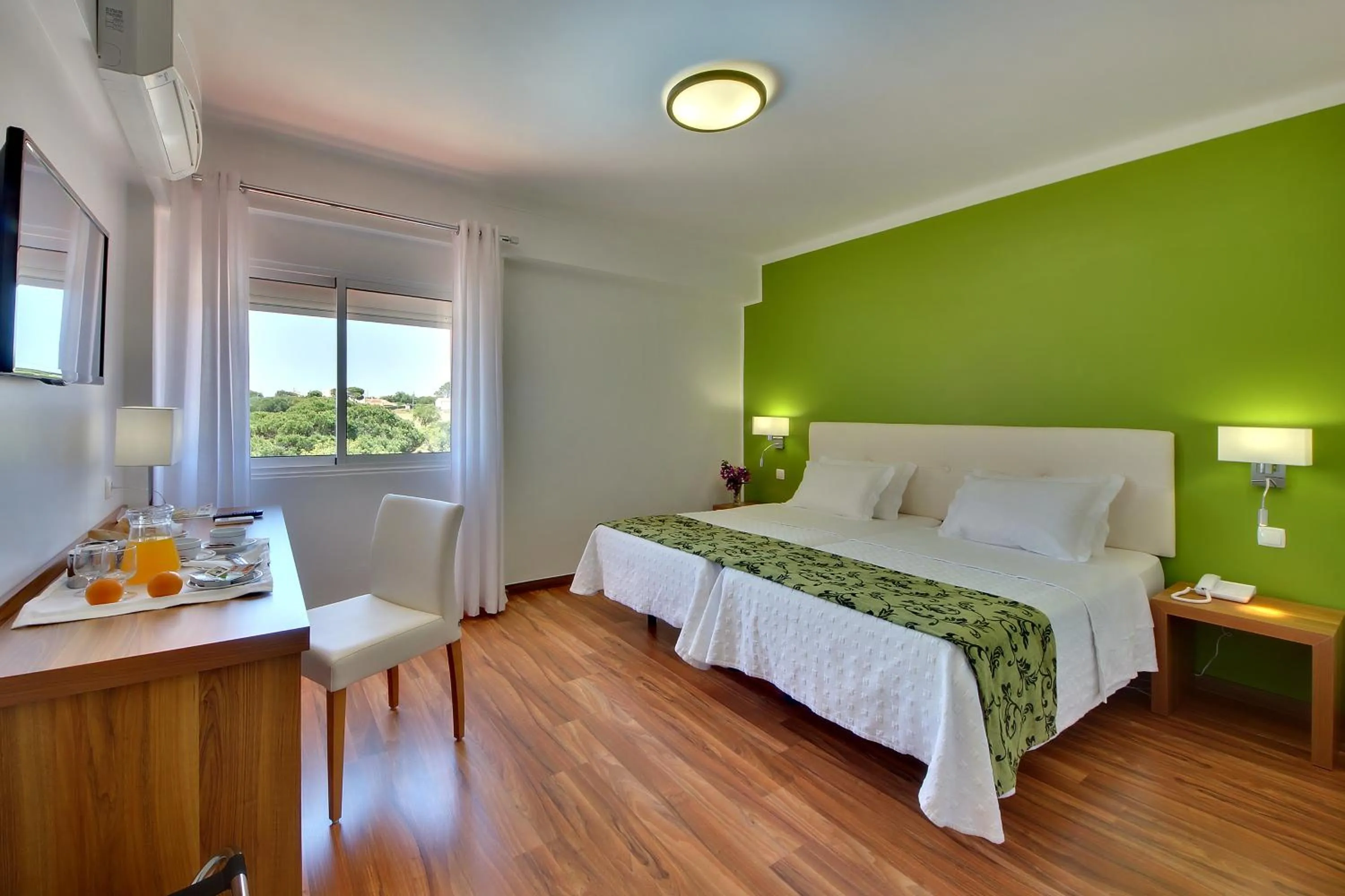 Bedroom, Bed in Zodiaco