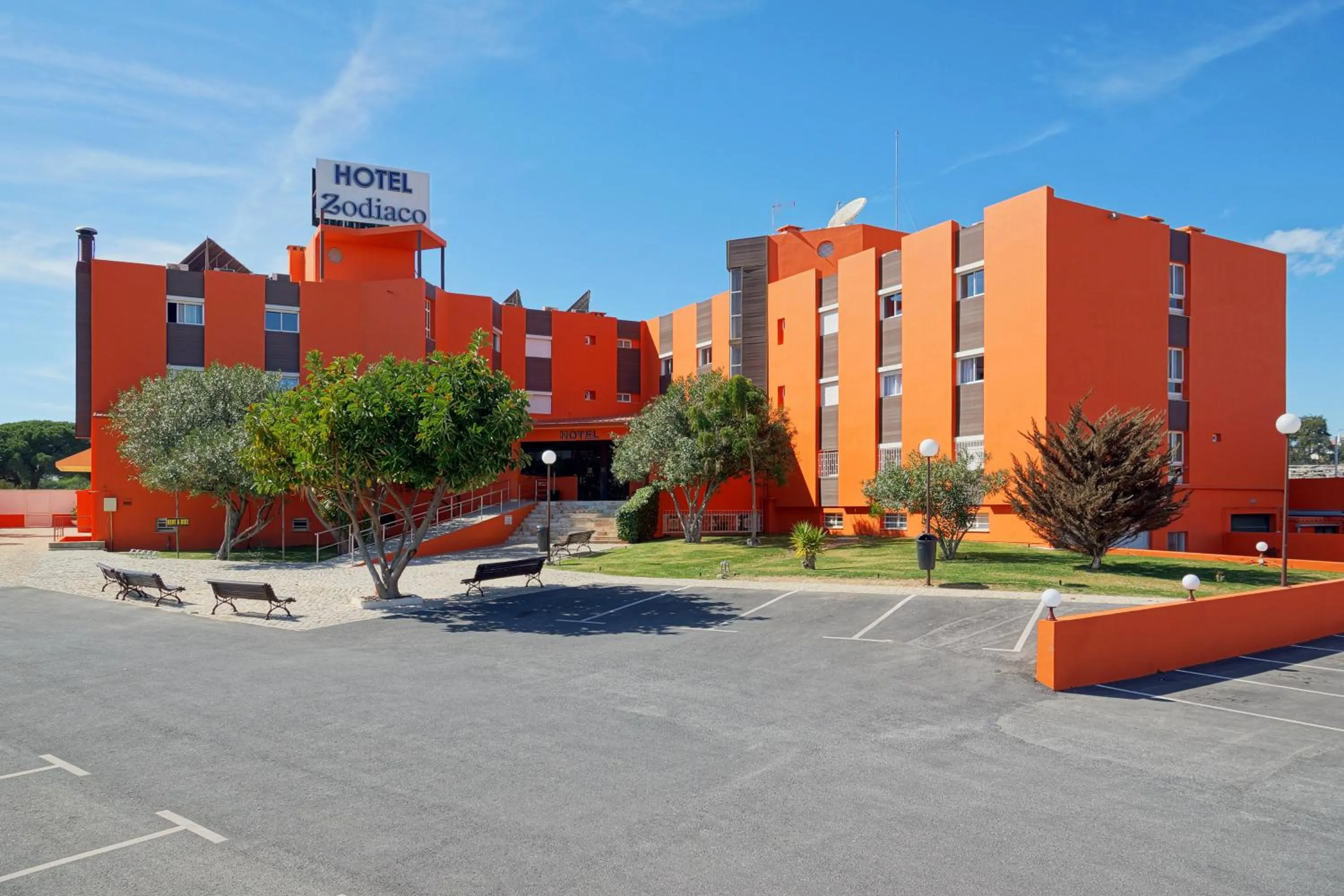 Facade/entrance in Zodiaco