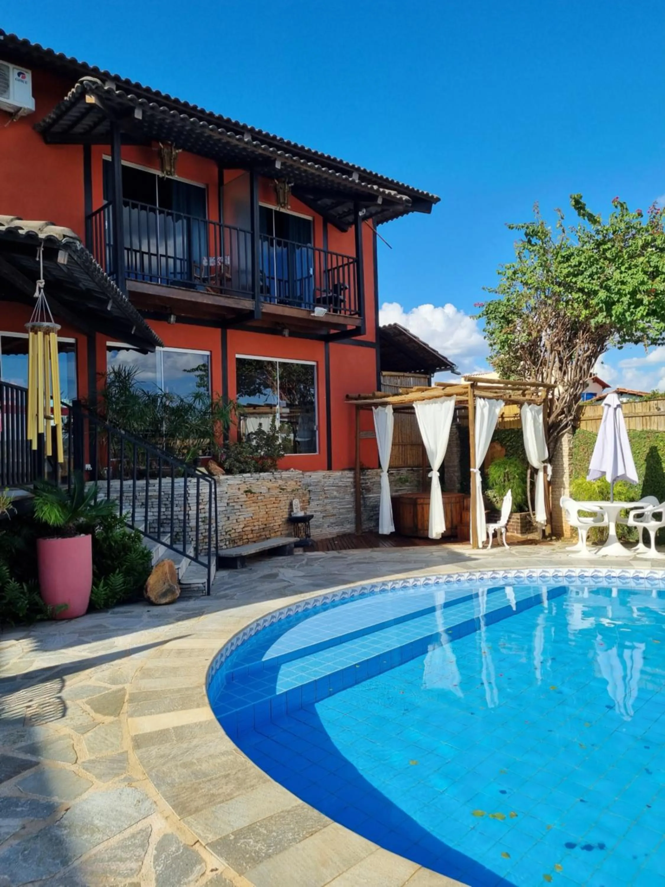 Swimming pool in Pousada Ikabana