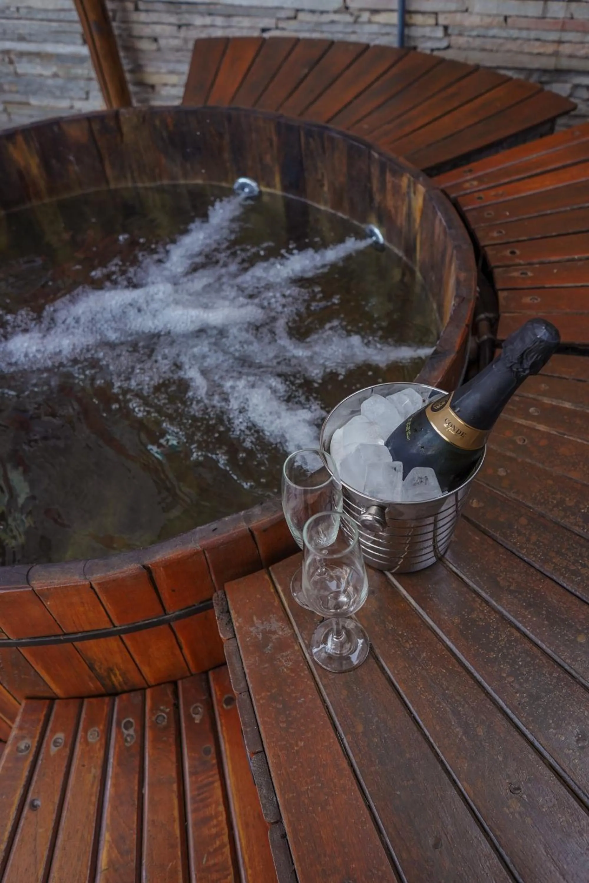 Hot Tub in Pousada Ikabana