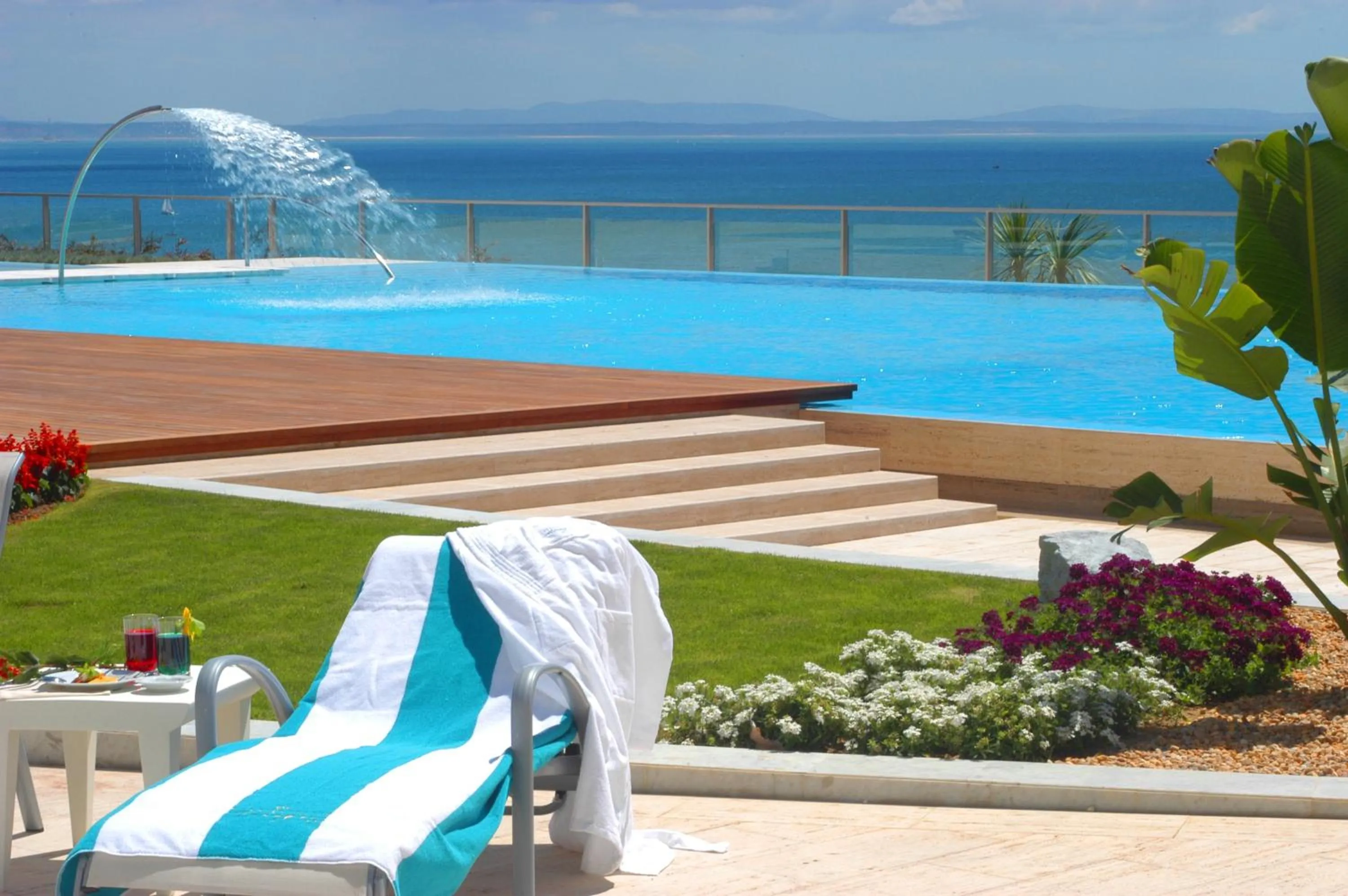 Swimming pool in Hotel Cascais Miragem Health & Spa