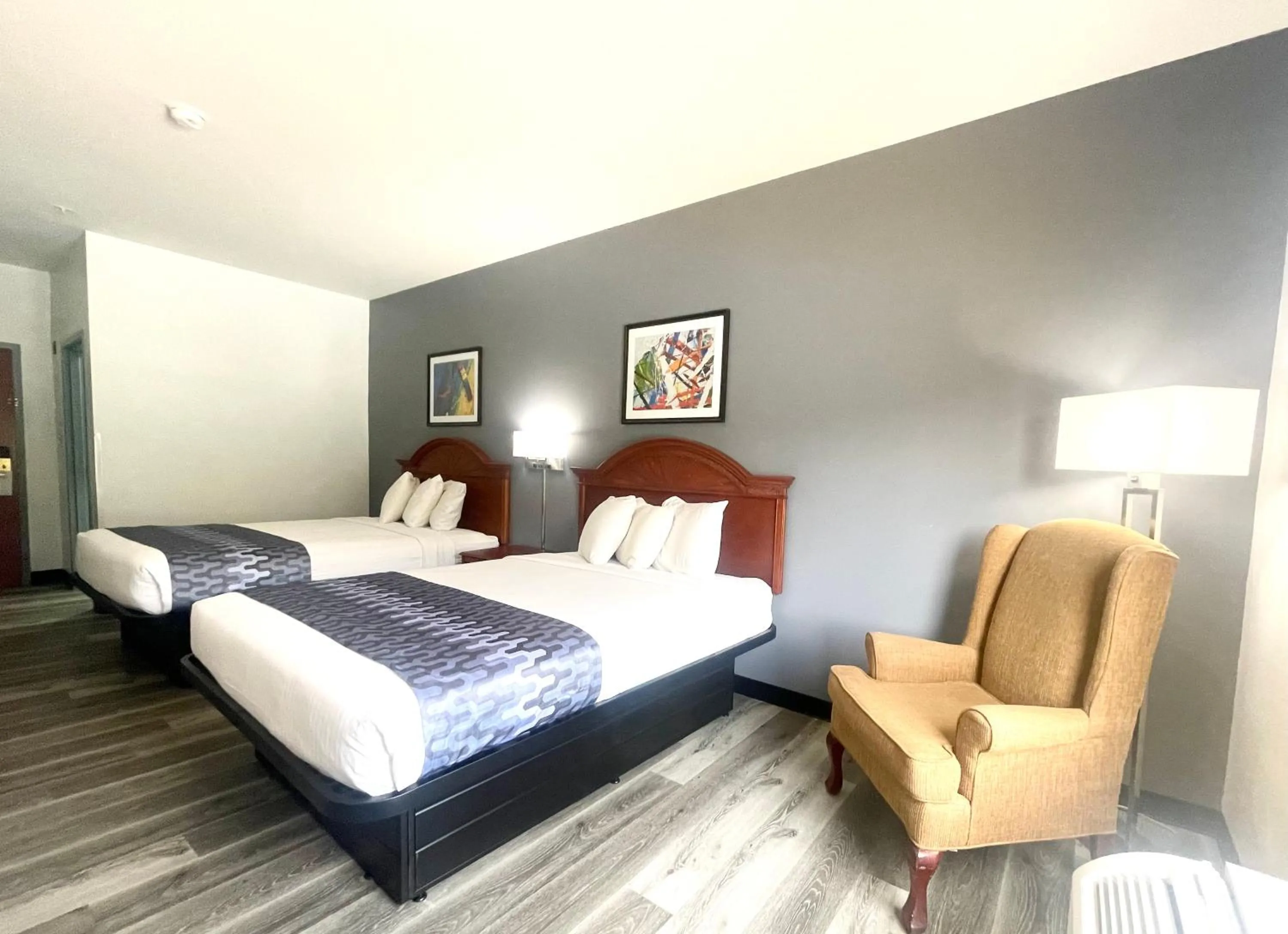 Bedroom, Bed in Grand Vista Hotel & Suites