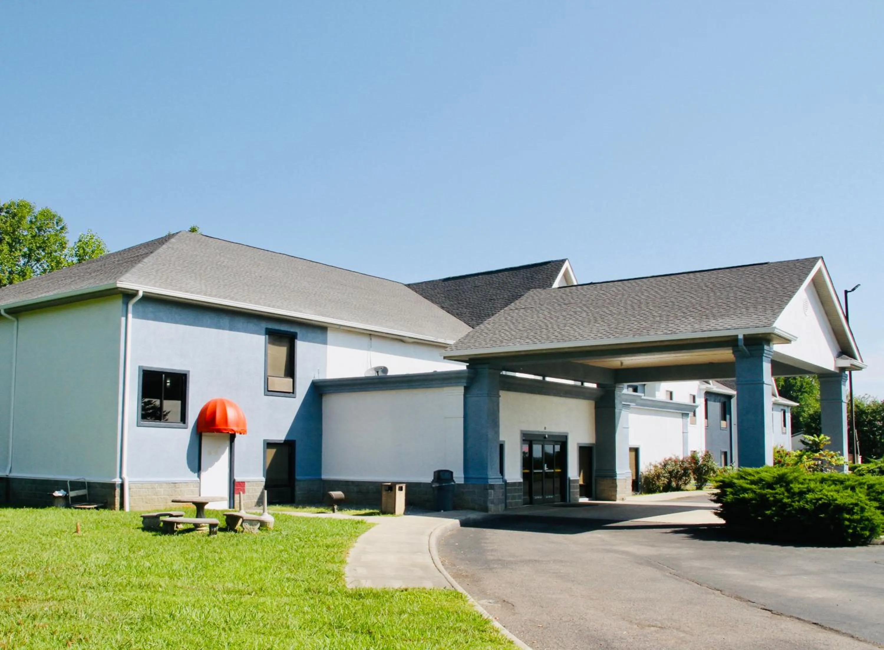 Facade/entrance in Grand Vista Hotel & Suites
