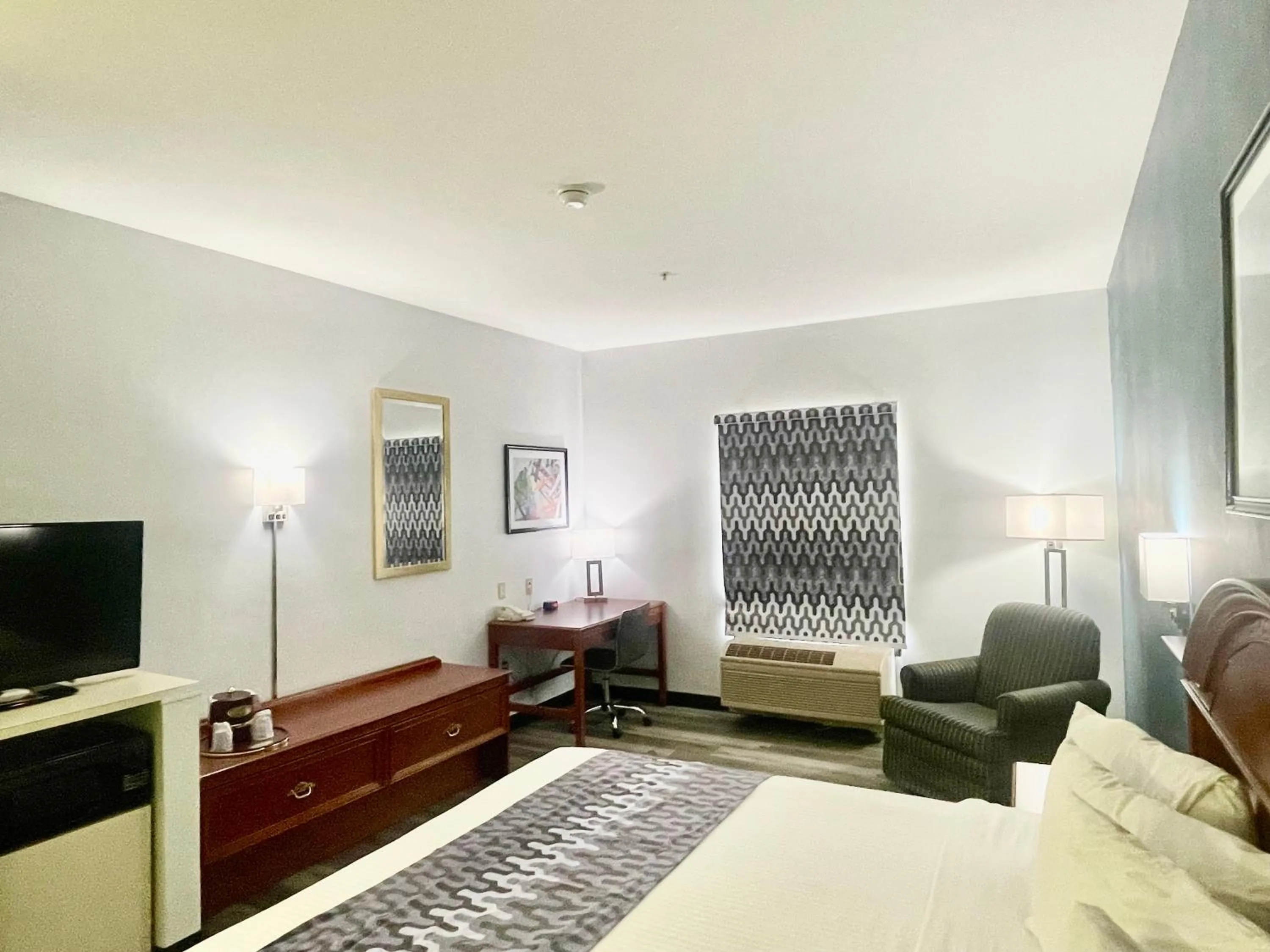 Bedroom, Bed in Grand Vista Hotel & Suites